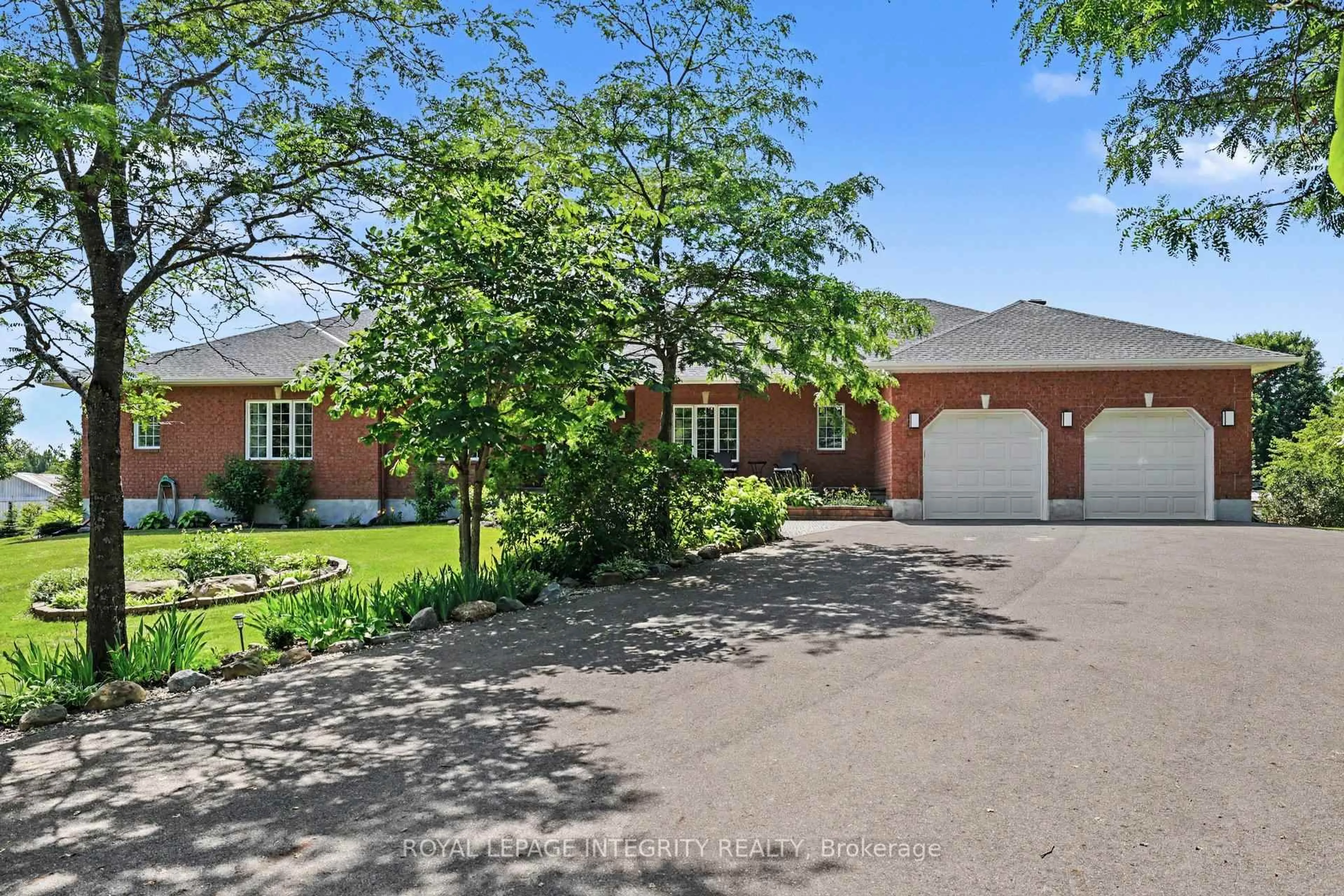A pic from outside/outdoor area/front of a property/back of a property/a pic from drone, street for 2602 Manotick Station Rd, Osgoode Ontario K0A 2W0