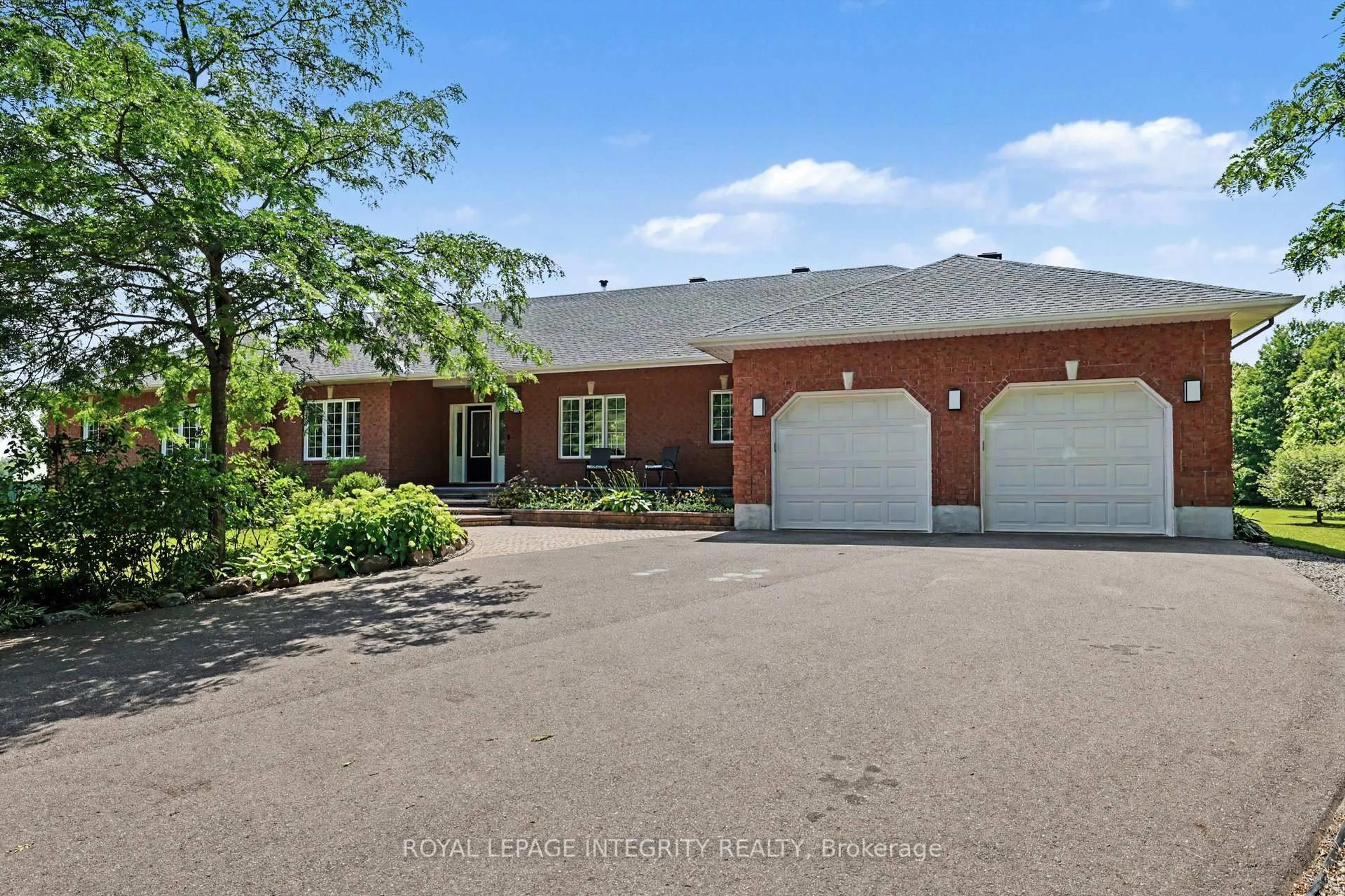 Home with brick exterior material, street for 2602 Manotick Station Rd, Osgoode Ontario K0A 2W0