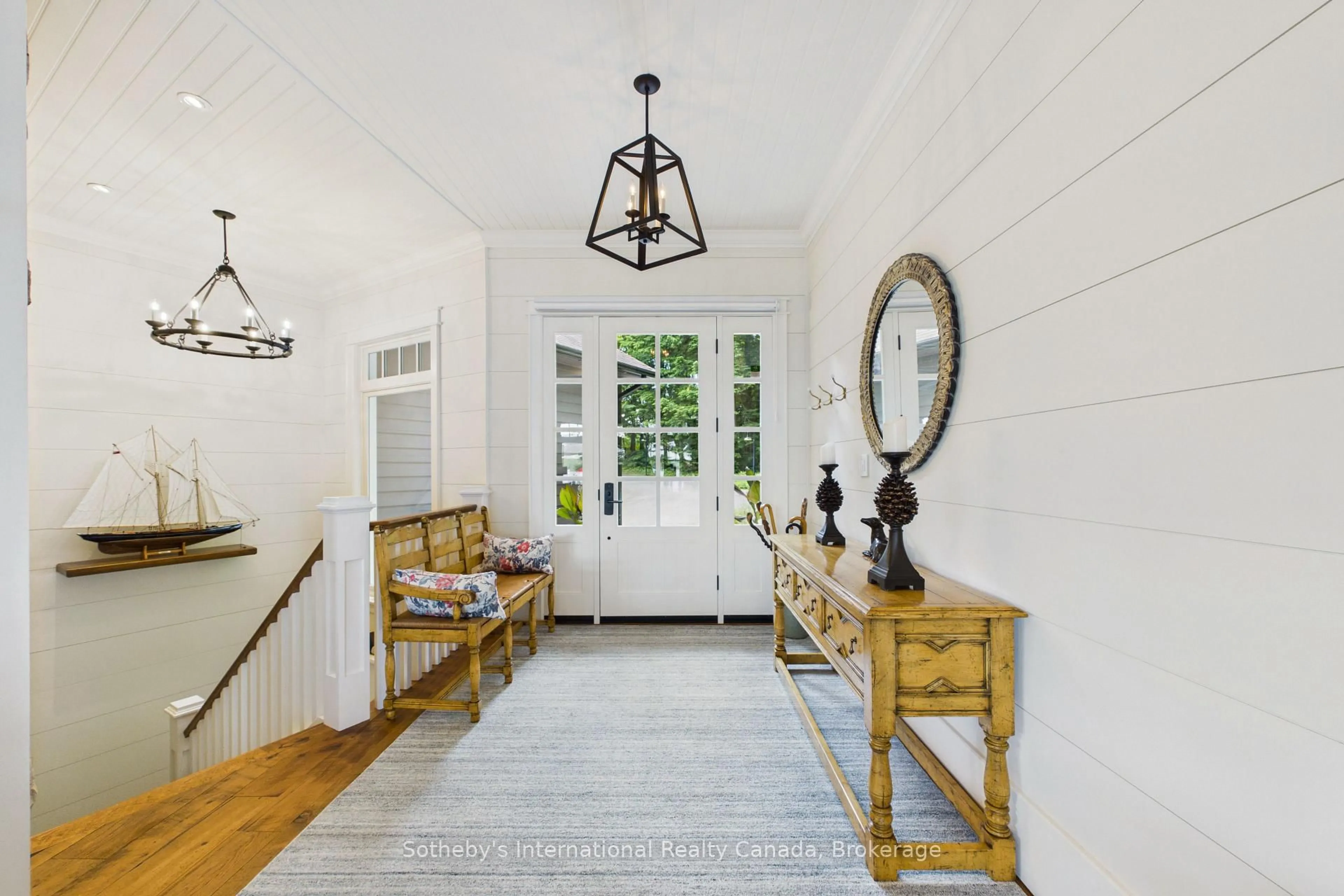 Indoor entryway for 1181 Ashforth Dr, Muskoka Lakes Ontario P0C 1M0