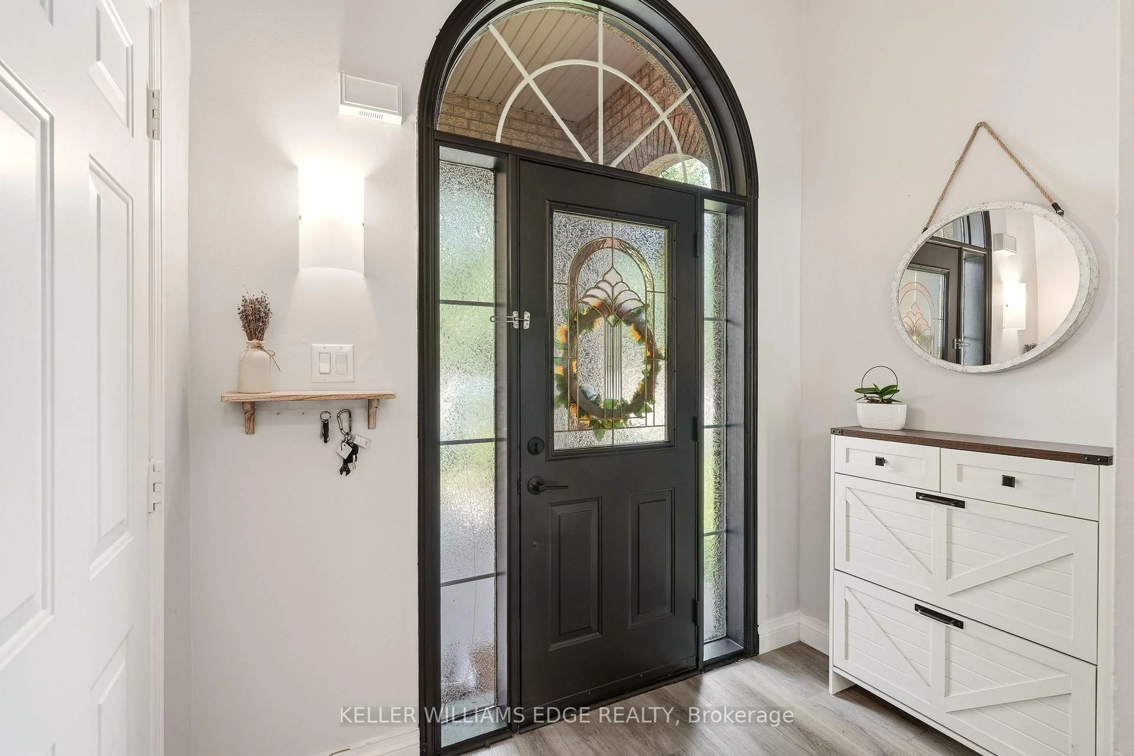 Indoor entryway for 84 Rockhaven Lane, Hamilton Ontario L8B 0J2