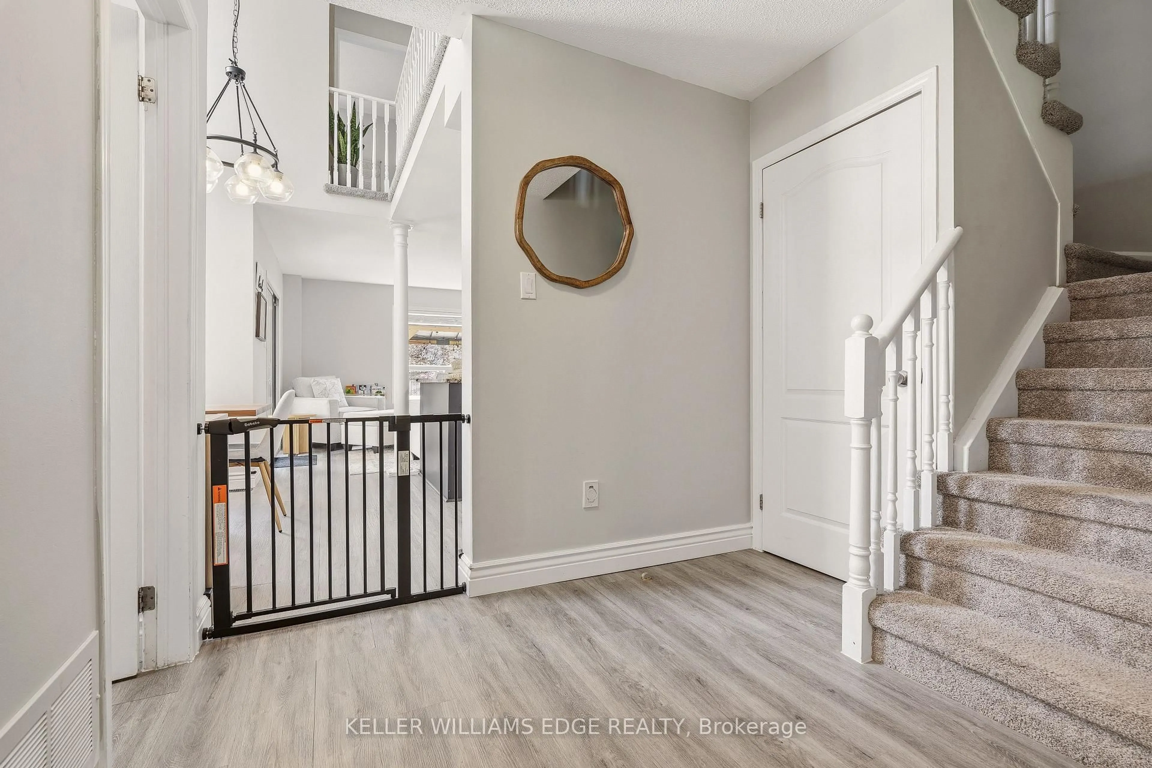 Indoor entryway for 84 Rockhaven Lane, Hamilton Ontario L8B 0J2
