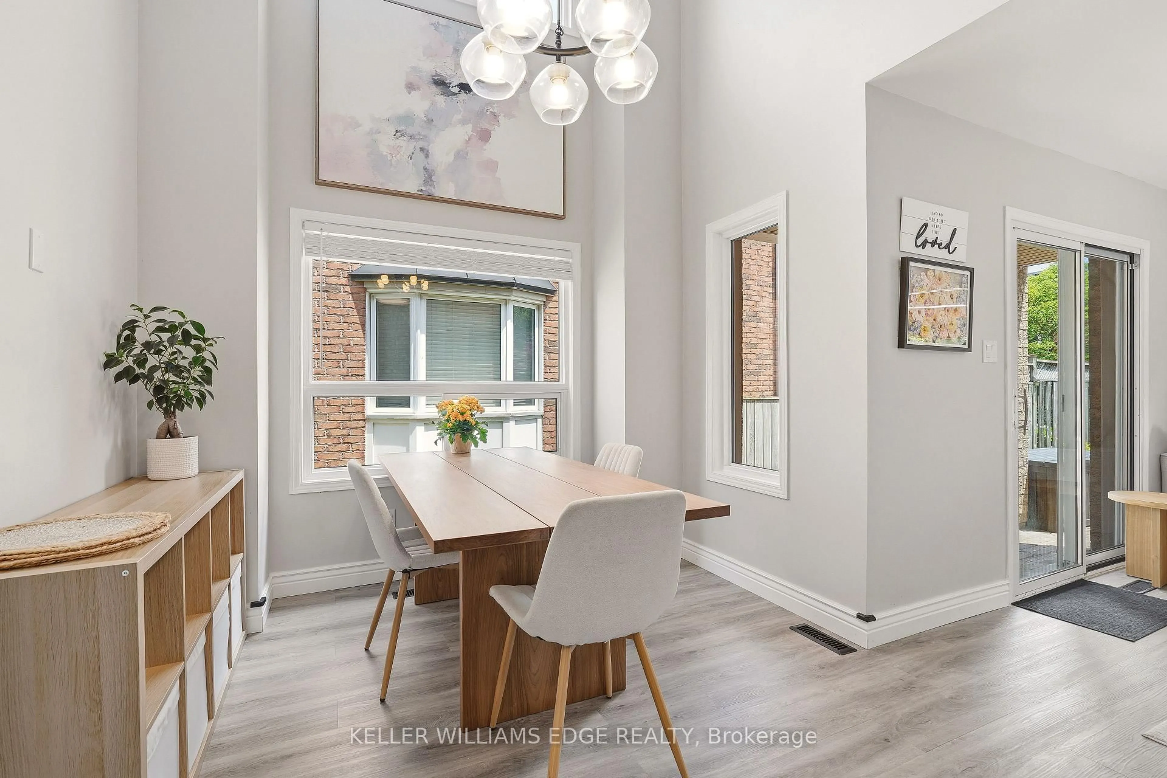 Dining room, wood/laminate floor for 84 Rockhaven Lane, Hamilton Ontario L8B 0J2