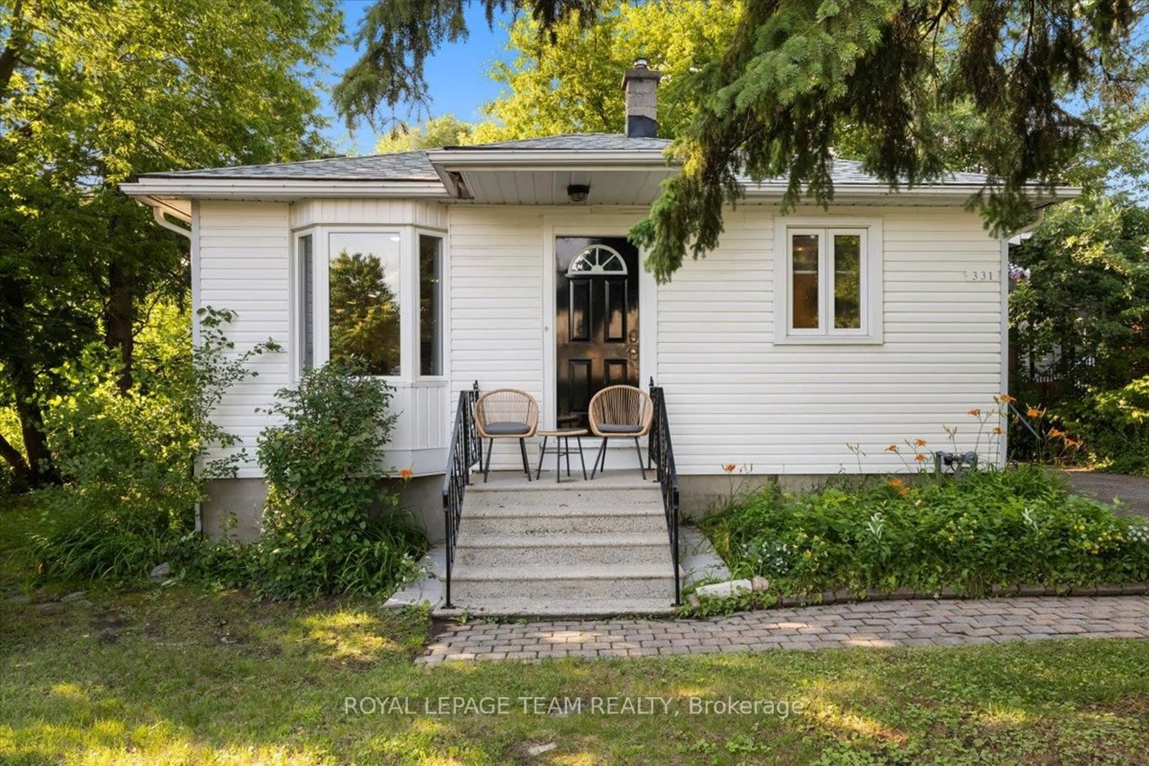 Unknown for 331 Beechgrove Ave, Ottawa Ontario K1Z 6R4