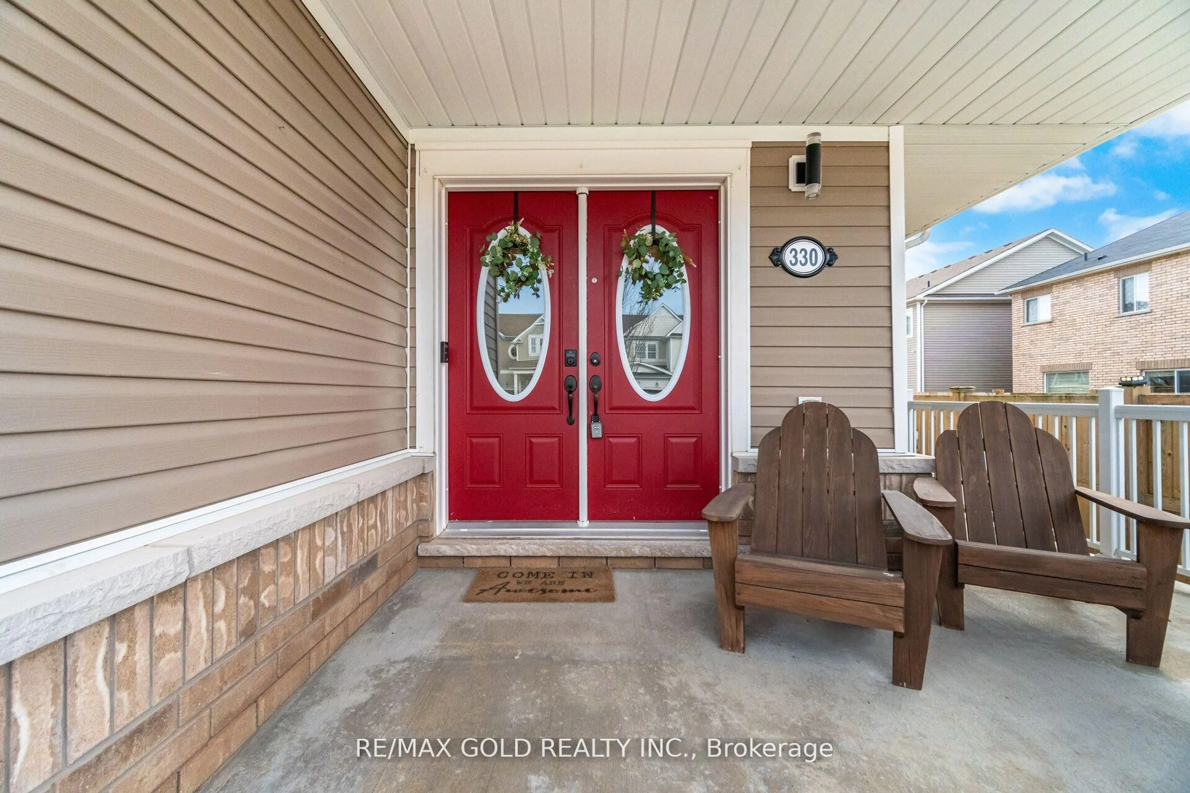 Indoor entryway for 330 Wallace St, Shelburne Ontario L9V 2S2