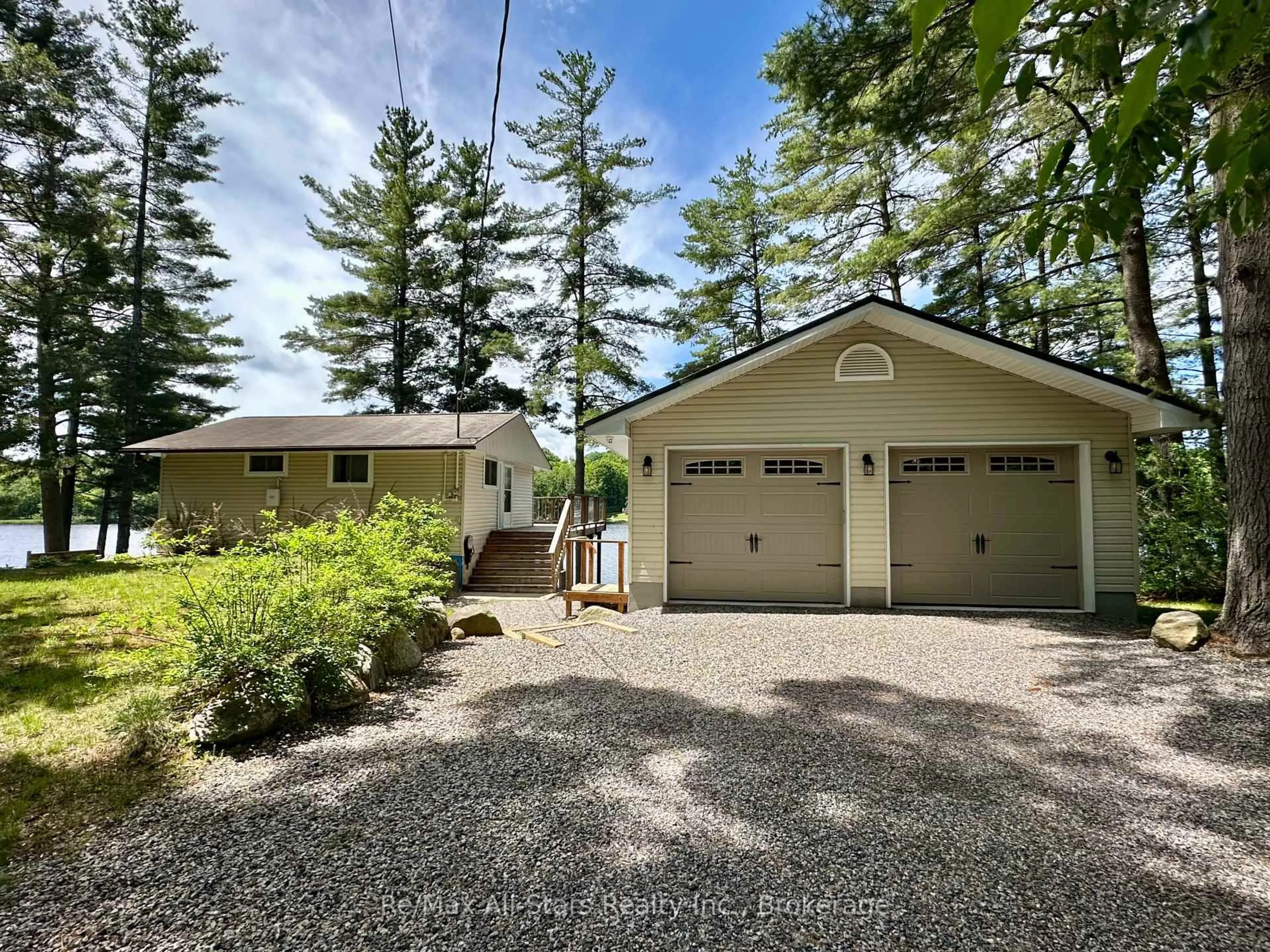 Indoor garage for 1006 Youngs Rd #Cottage # 9, Muskoka Lakes Ontario P0B 1J0