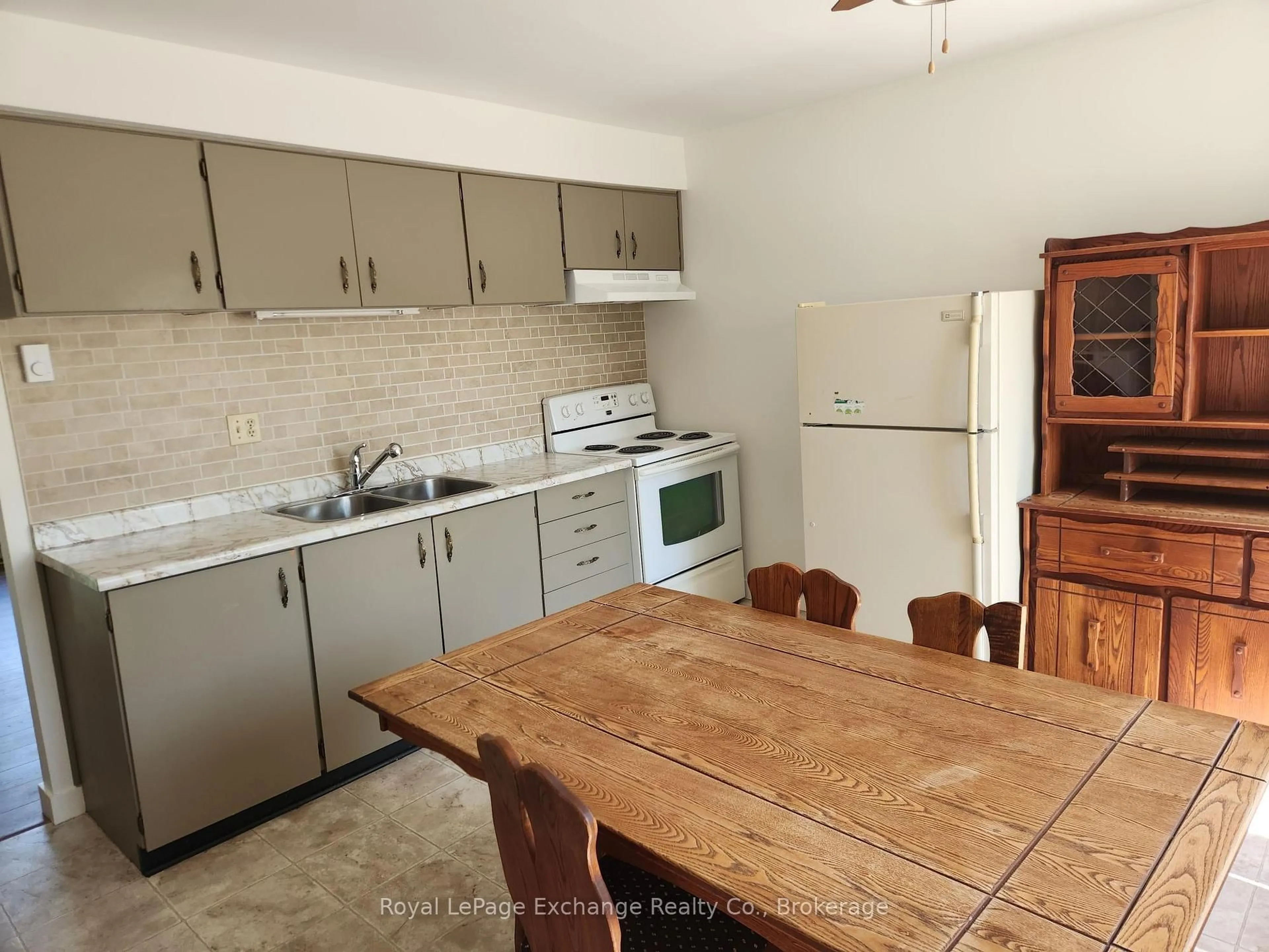 Standard kitchen, unknown for 774 Andrew Malcolm Dr, Kincardine Ontario N2Z 1M7