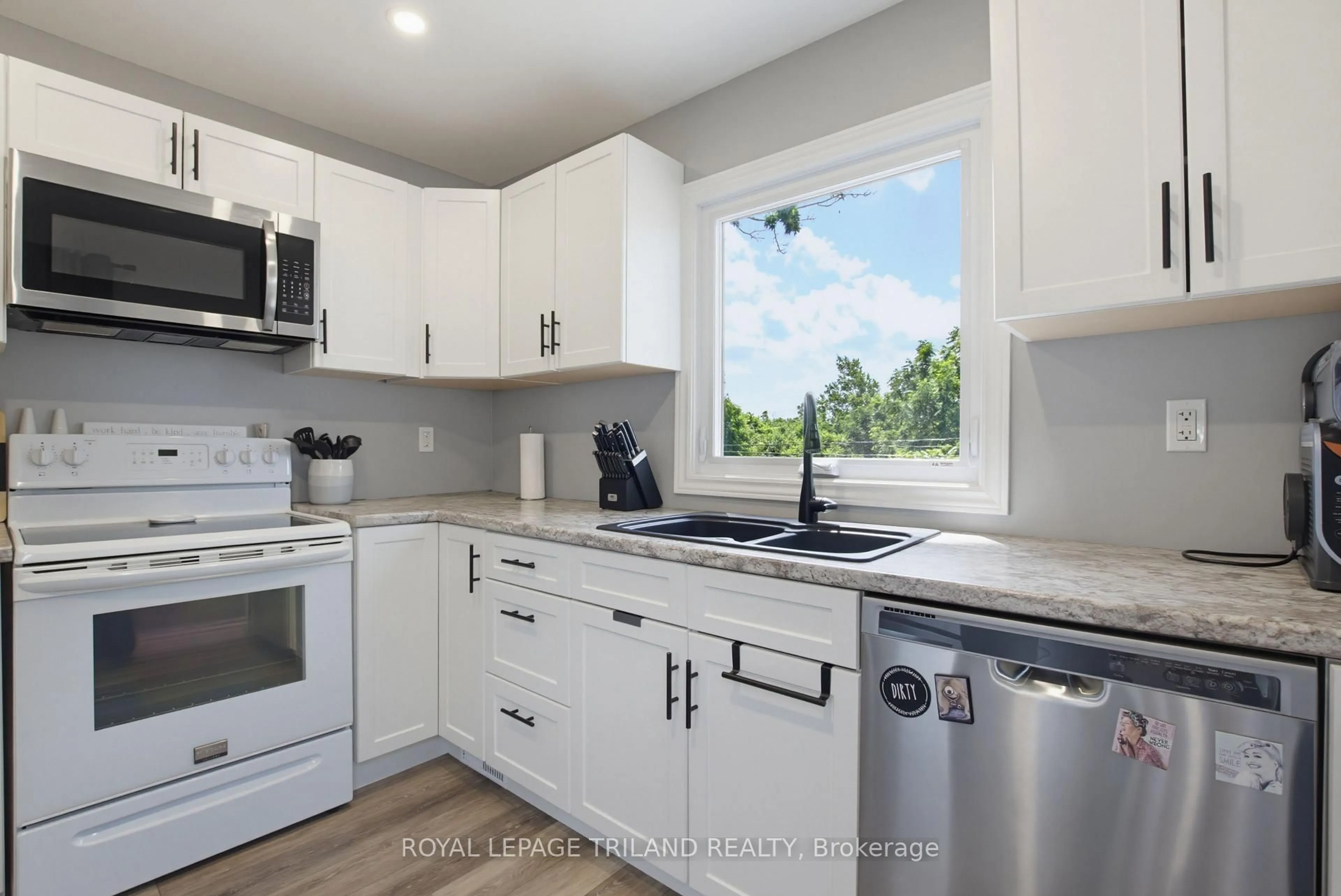Unknown for 75 Connaught Ave, London East Ontario N5Y 3A5