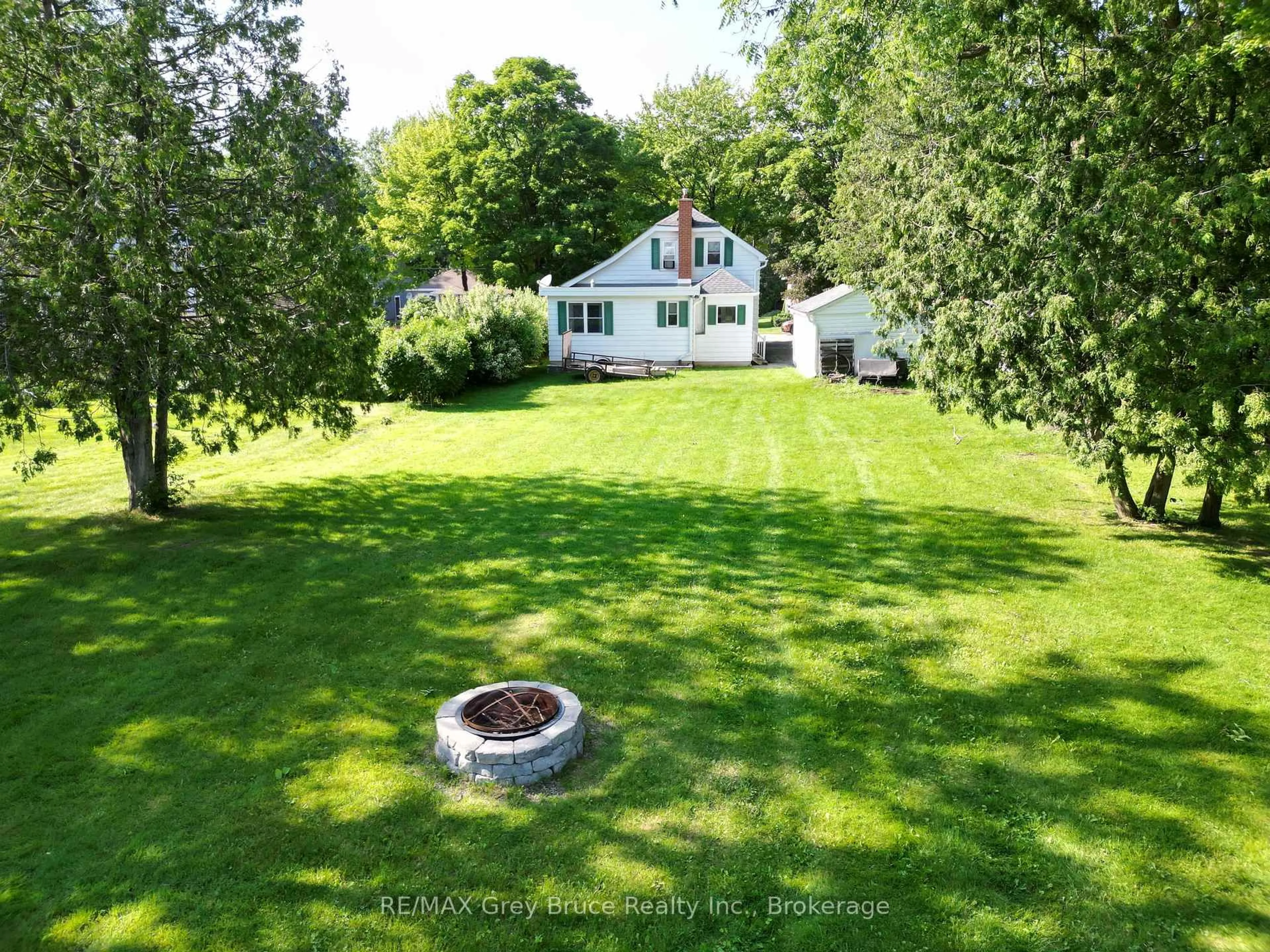 A pic from outside/outdoor area/front of a property/back of a property/a pic from drone, water/lake/river/ocean view for 621 11th St, Owen Sound Ontario N4K 3T2