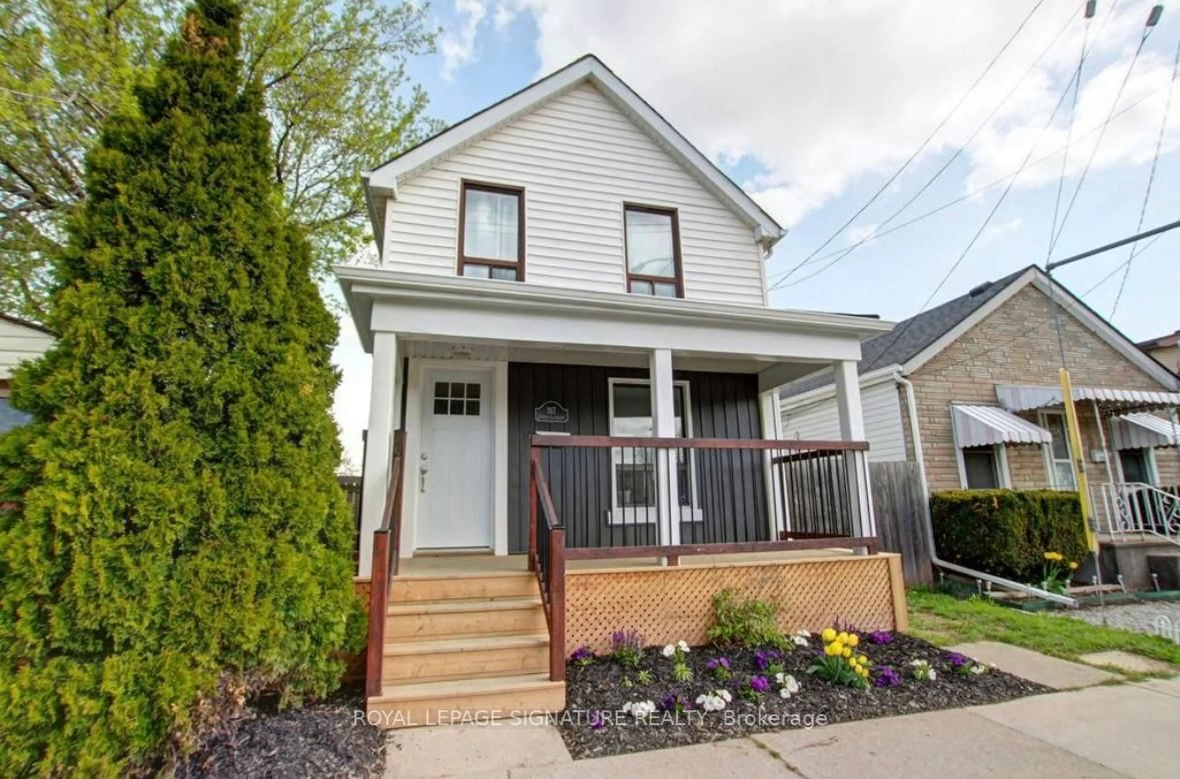 Home with vinyl exterior material, street for 317 Britannia Ave, Hamilton Ontario L8H 1Y4