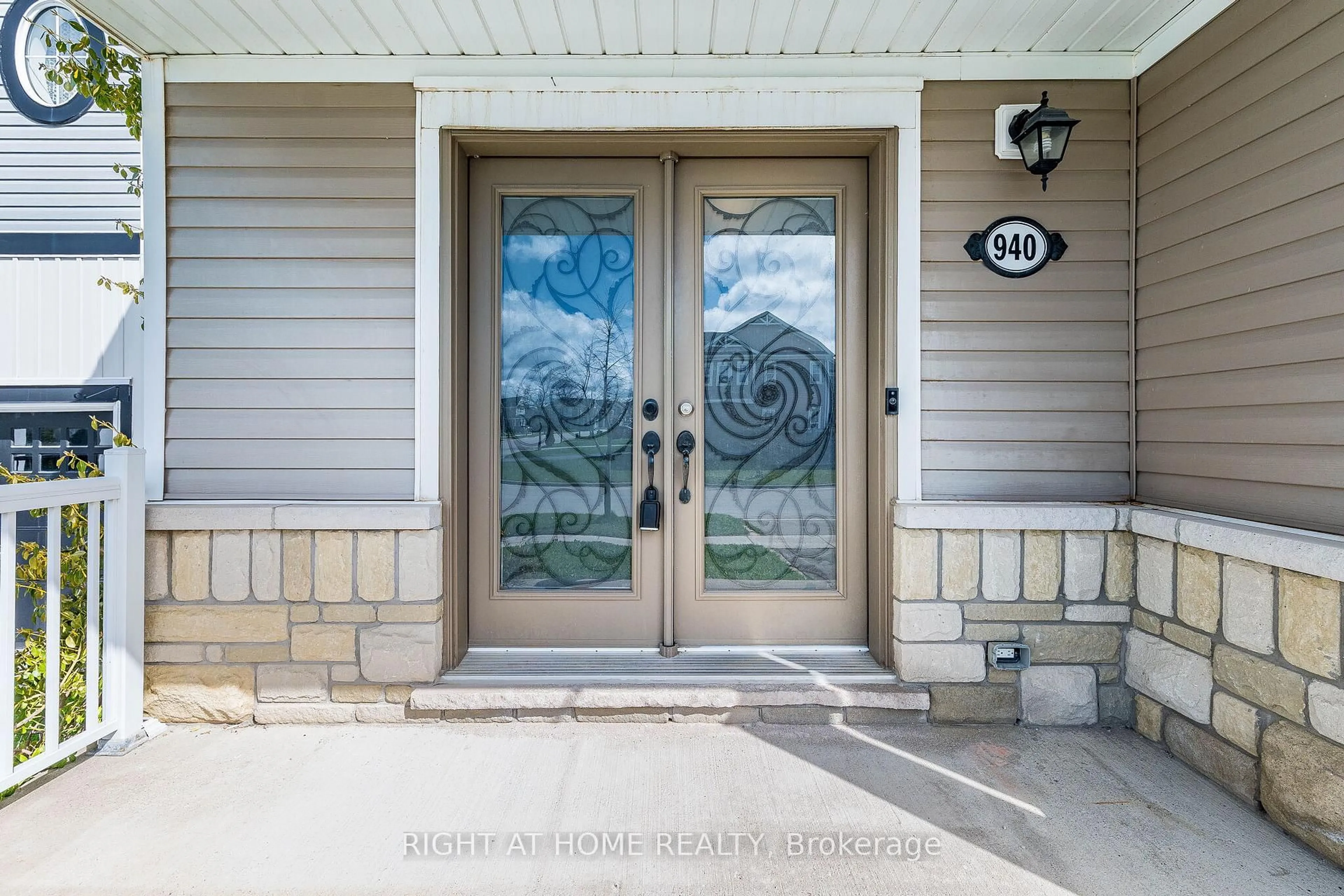 Indoor entryway for 940 O'reilly Cres, Shelburne Ontario L9V 2S4