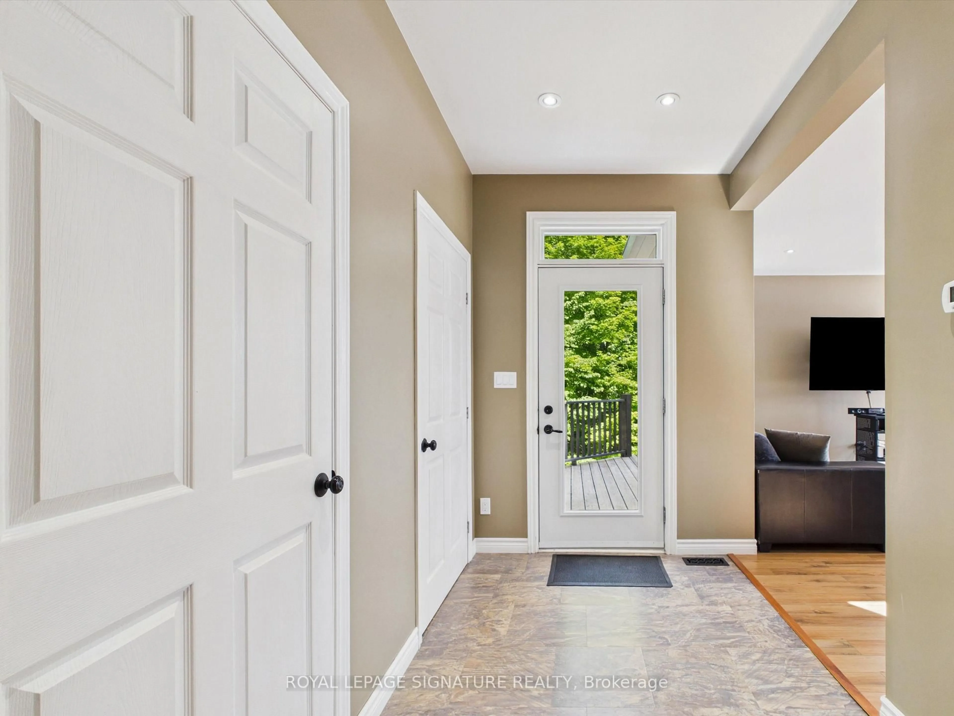 Indoor entryway for 180 Allison's Point Rd, Huntsville Ontario P1H 1B5