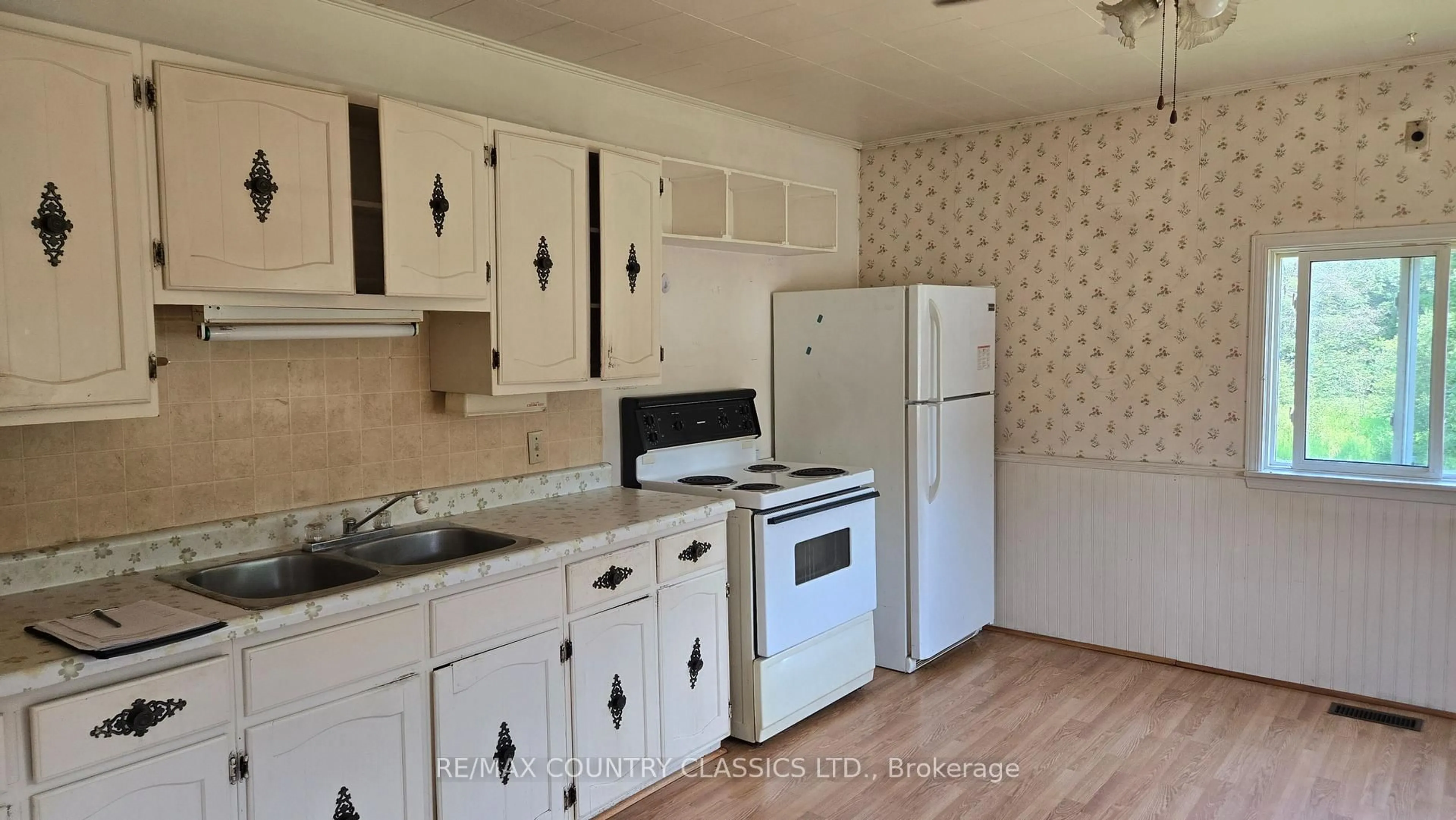 Standard kitchen, unknown for 7118 Highway 620, Coe Hill Ontario K0L 1P0