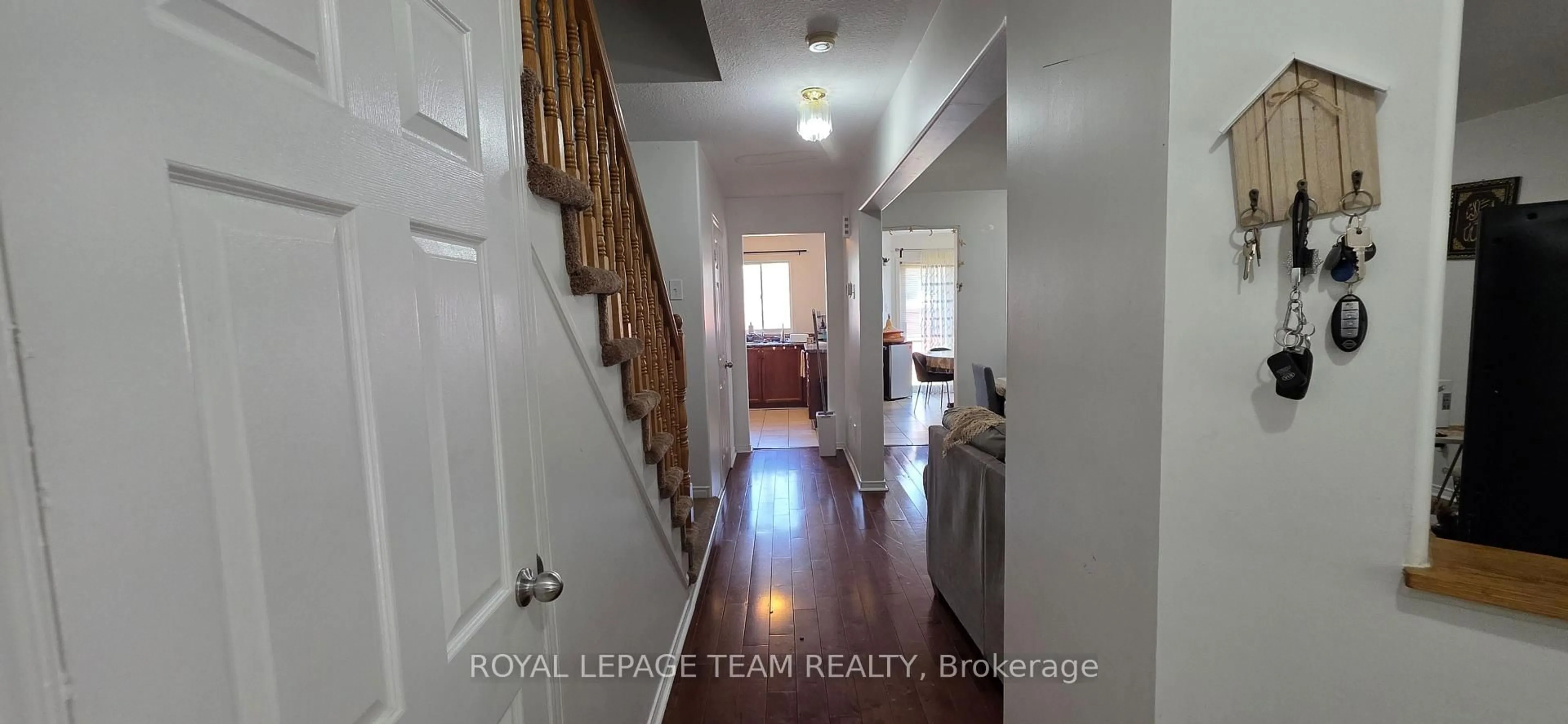 Indoor entryway for 175 Mountshannon Dr, Ottawa Ontario K2J 4M9