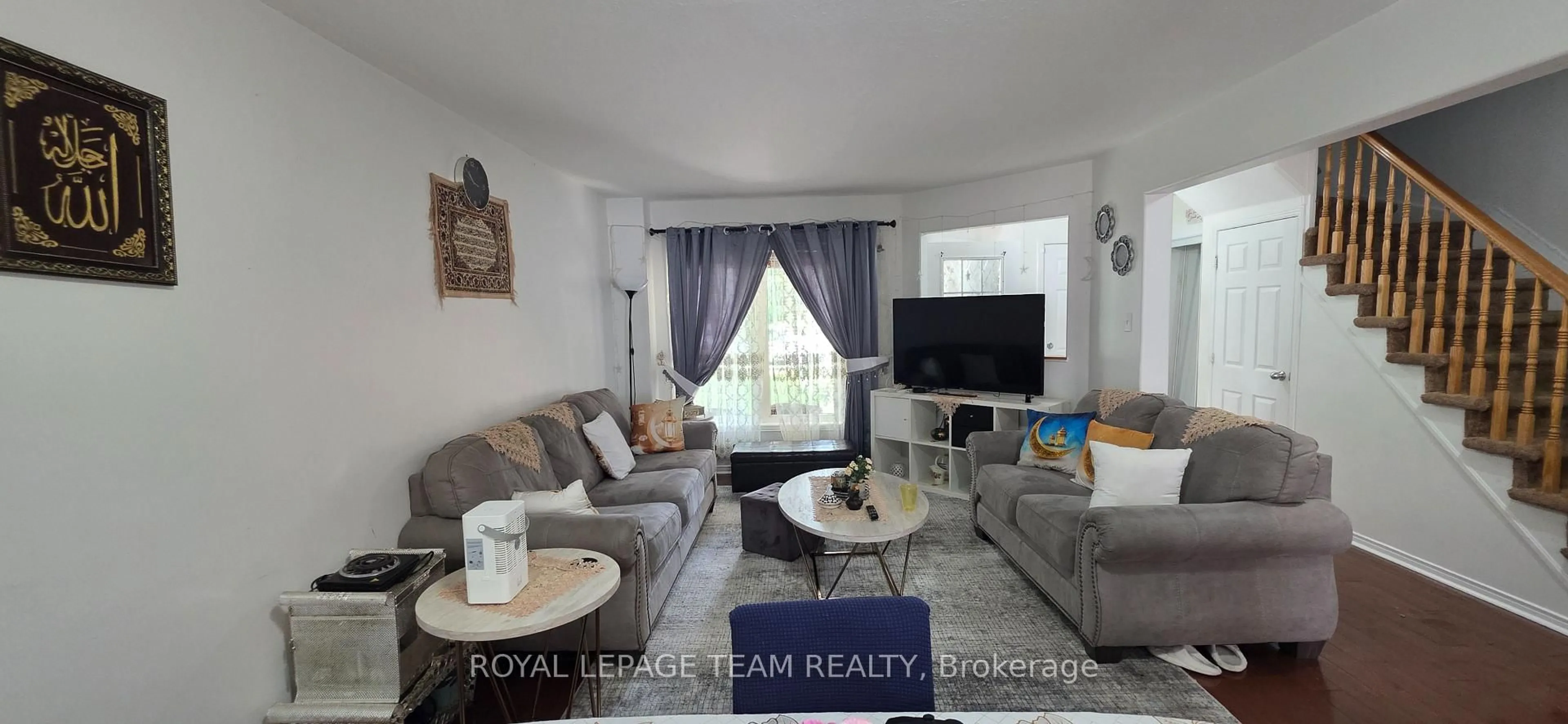 Living room with furniture, unknown for 175 Mountshannon Dr, Ottawa Ontario K2J 4M9