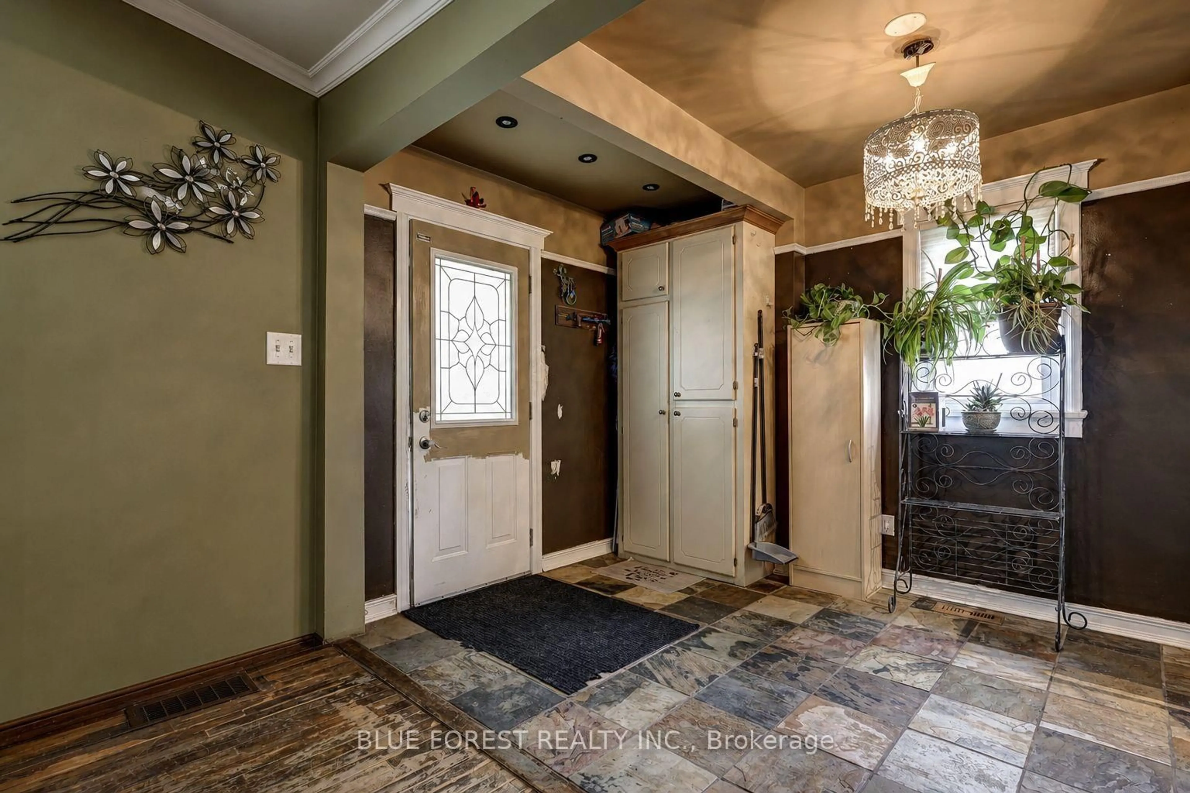 Indoor entryway for 371 FLANDERS Row, London East Ontario N5Y 1C3
