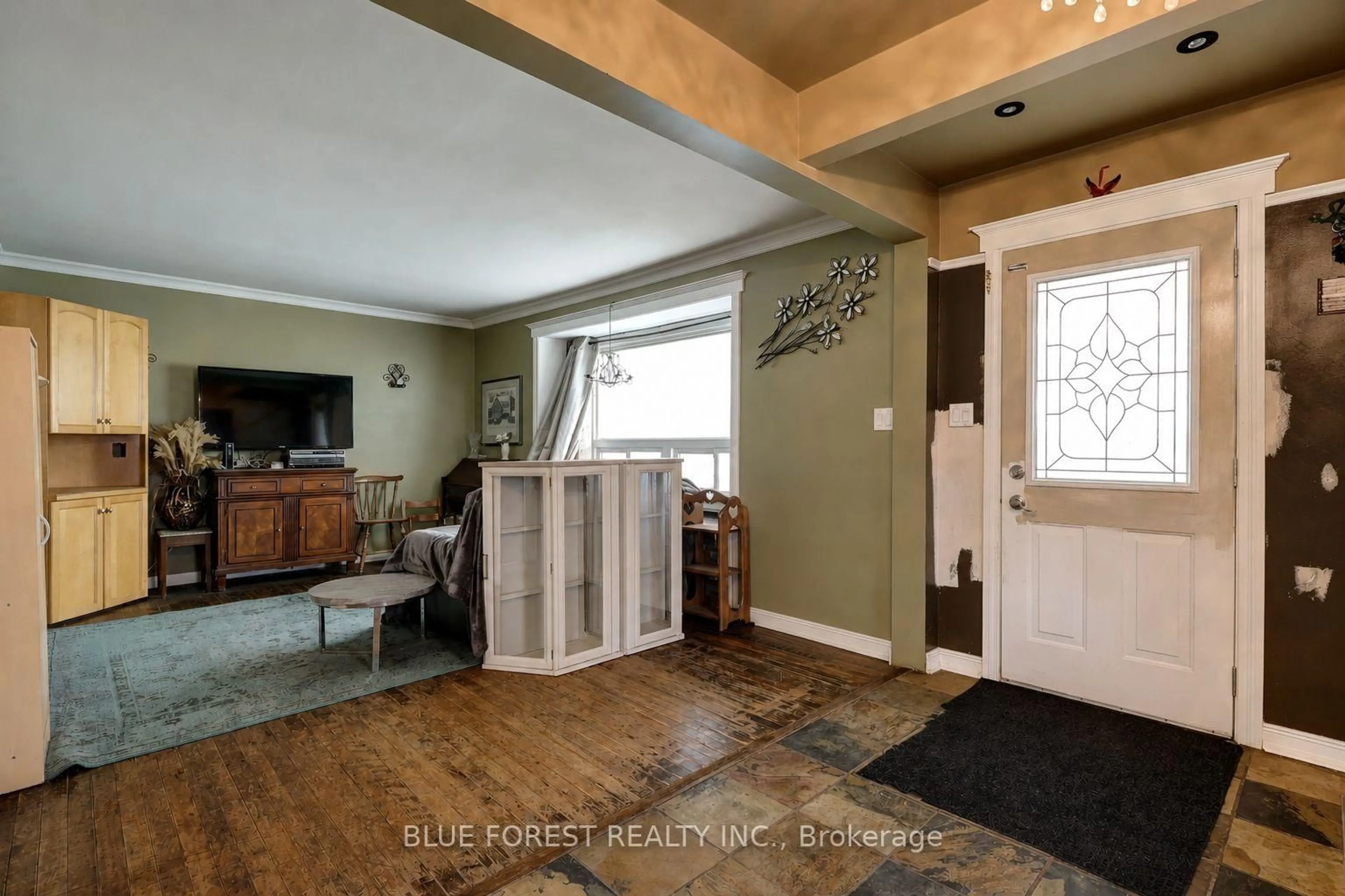 Indoor entryway for 371 FLANDERS Row, London East Ontario N5Y 1C3