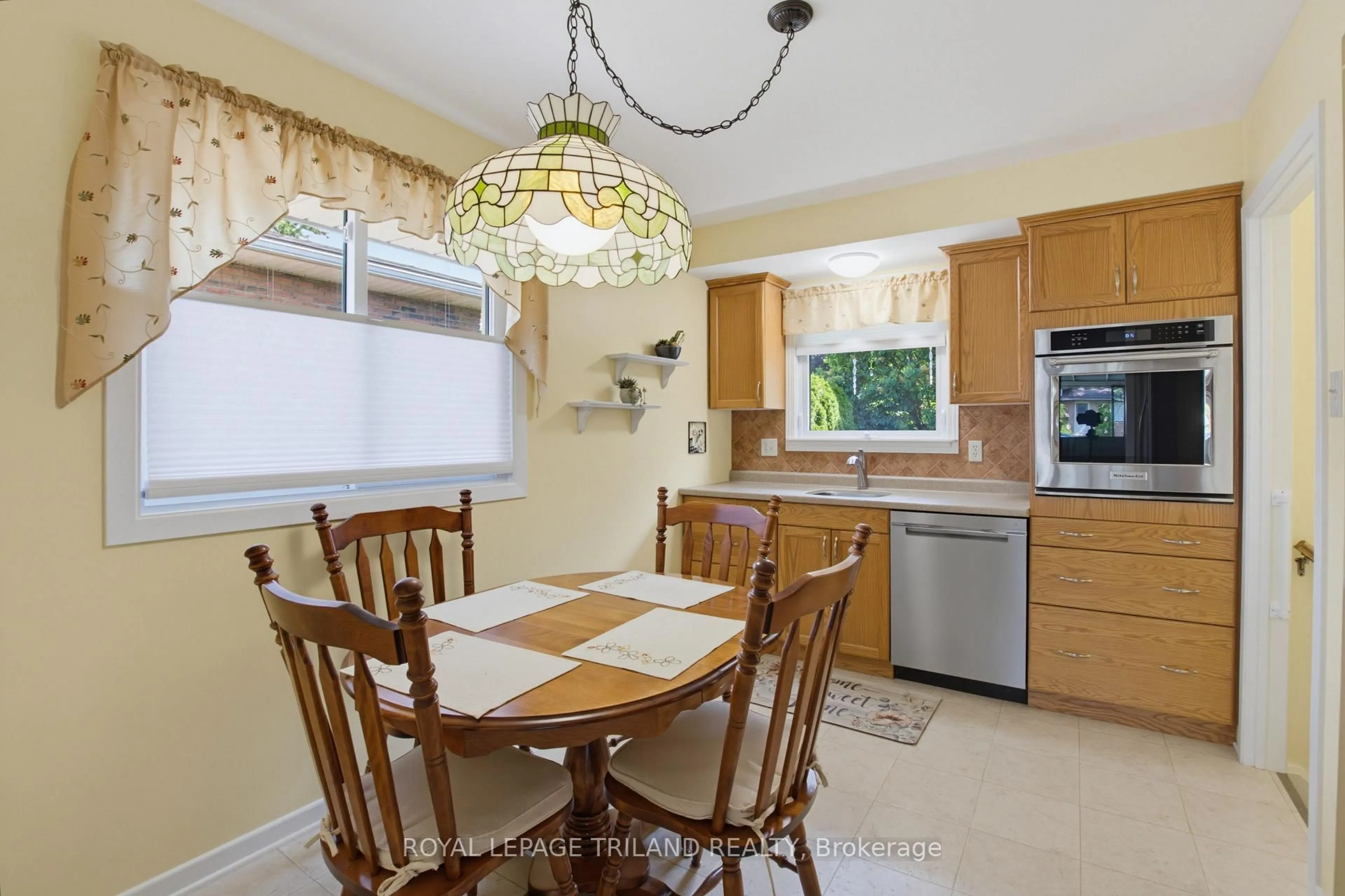 Unknown for 115 Champlain Cres, London East Ontario N5V 1H2