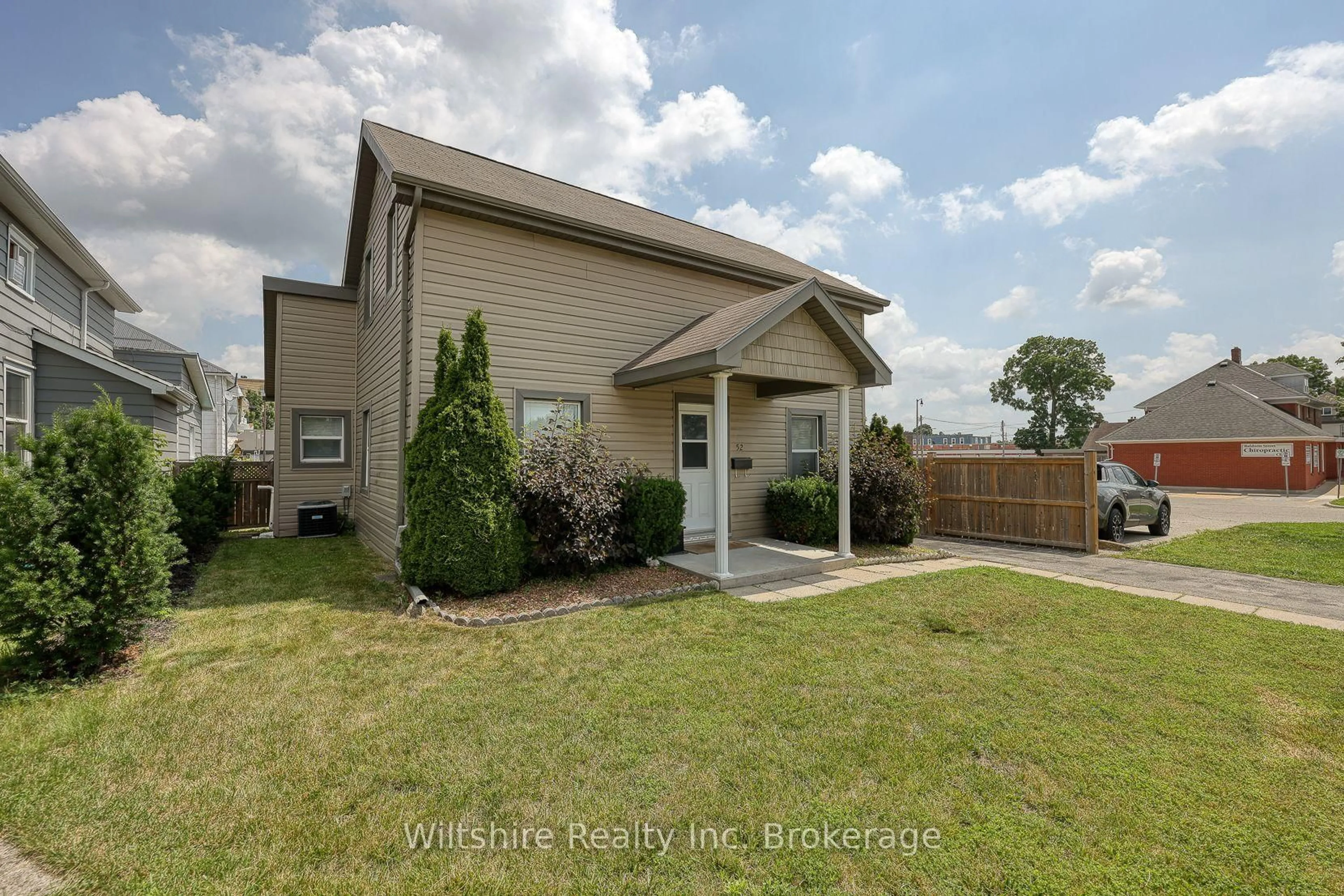 Home with vinyl exterior material, unknown for 52 Bidwell St, Tillsonburg Ontario N4G 3T7