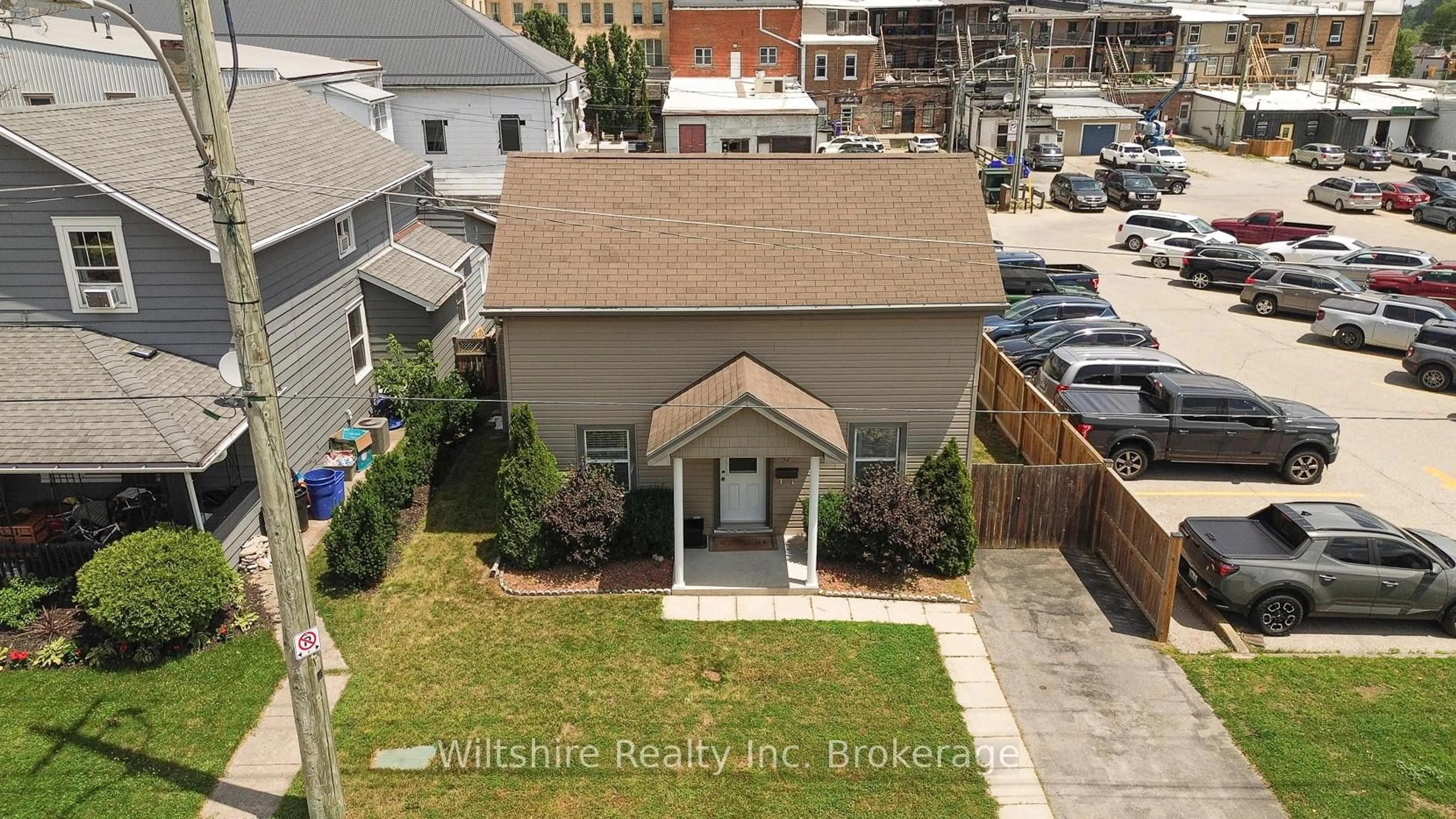 A pic from outside/outdoor area/front of a property/back of a property/a pic from drone, city buildings view from balcony for 52 Bidwell St, Tillsonburg Ontario N4G 3T7