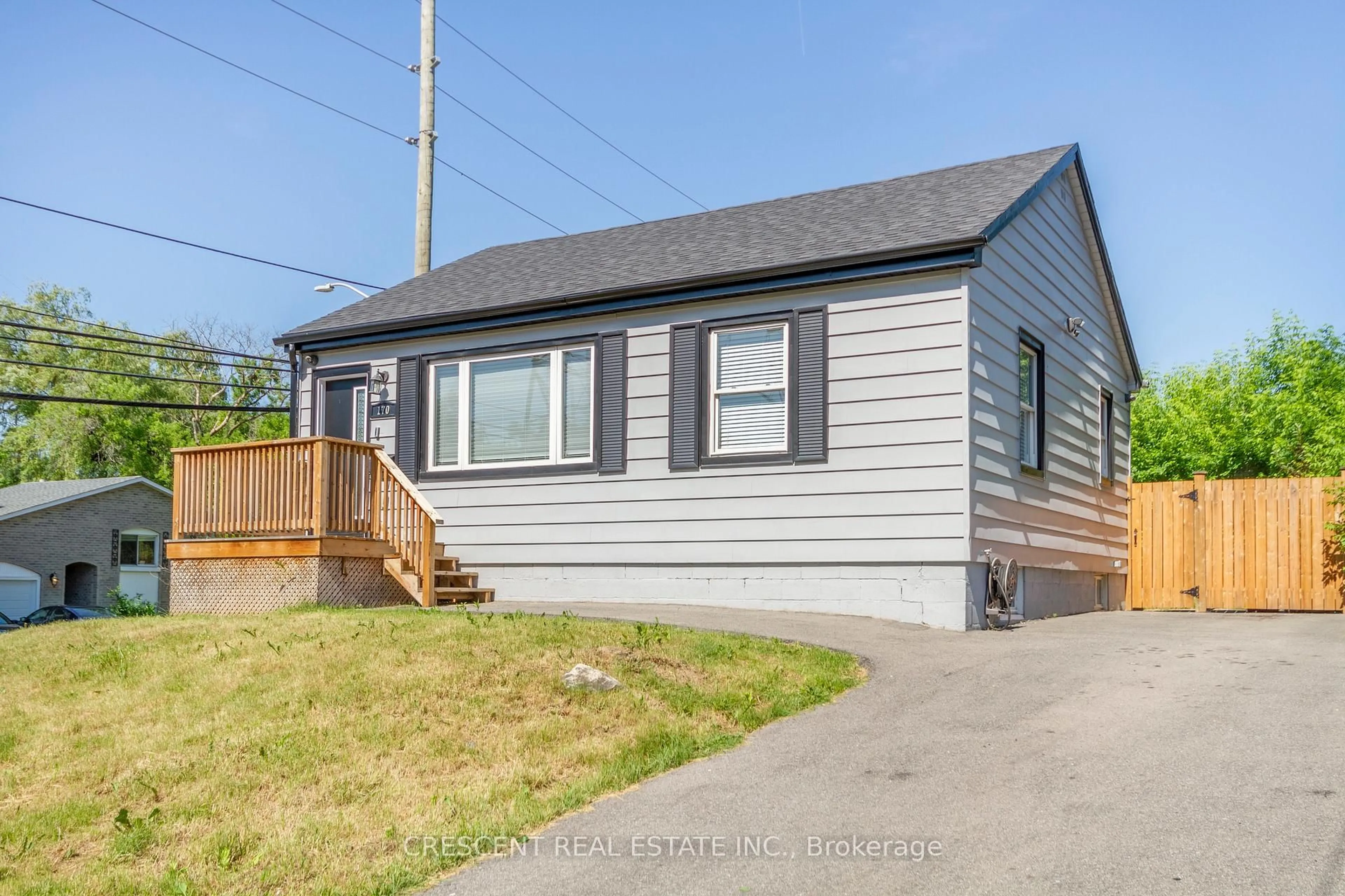 Home with vinyl exterior material, street for 170 Emerson St, Hamilton Ontario L8S 2Y2