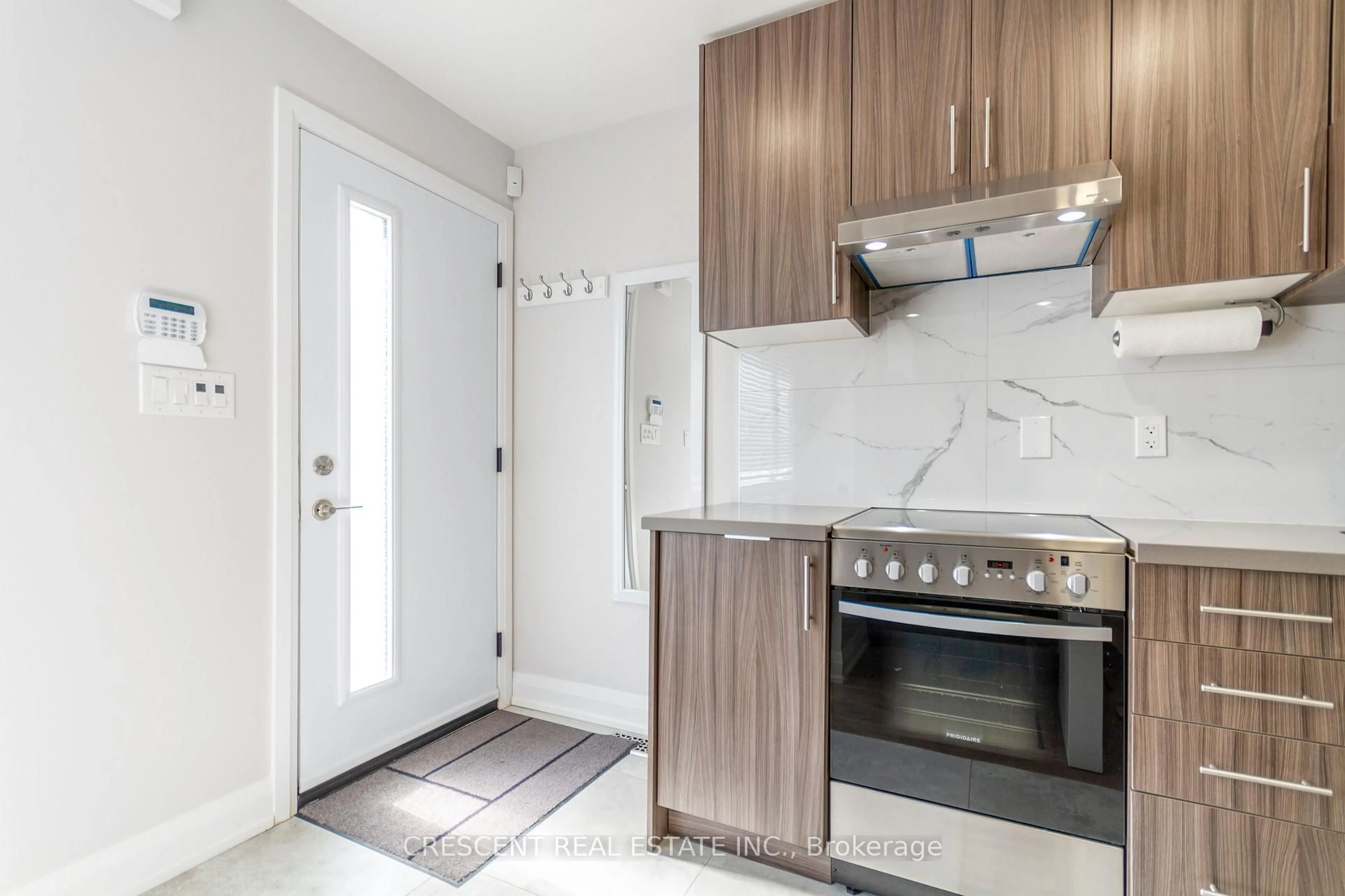 Standard kitchen, unknown for 170 Emerson St, Hamilton Ontario L8S 2Y2