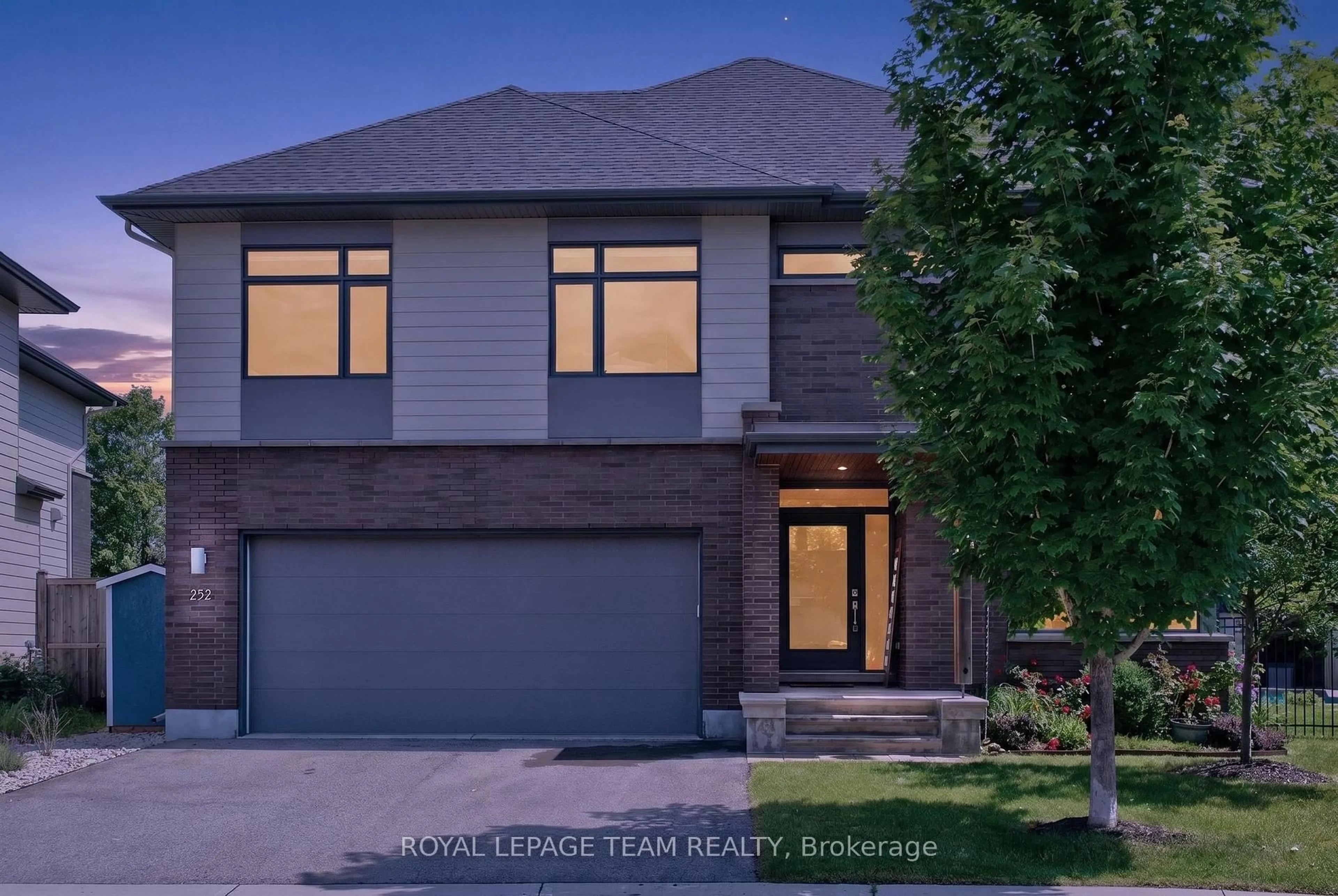 Home with brick exterior material, street for 252 Sunnyridge Cres, Ottawa Ontario K2M 0H3