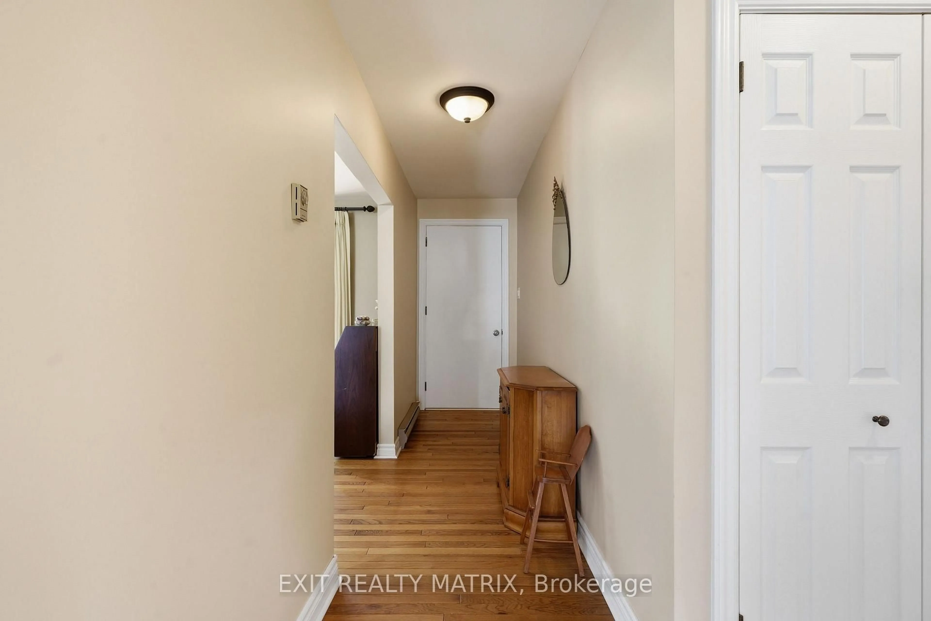 Indoor entryway for 3 Hillview Circ, Champlain Ontario K0B 1R0