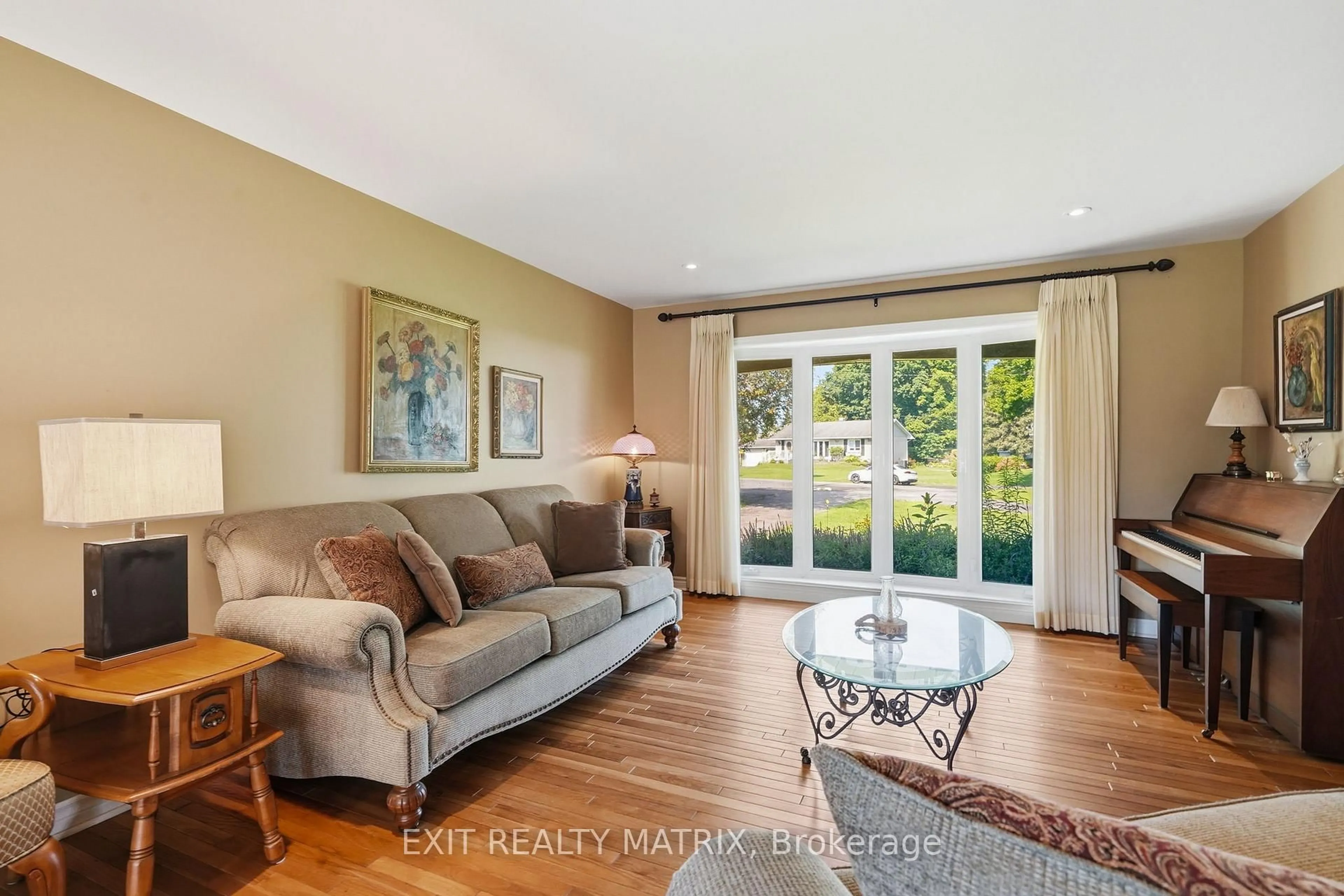 Living room with furniture, unknown for 3 Hillview Circ, Champlain Ontario K0B 1R0
