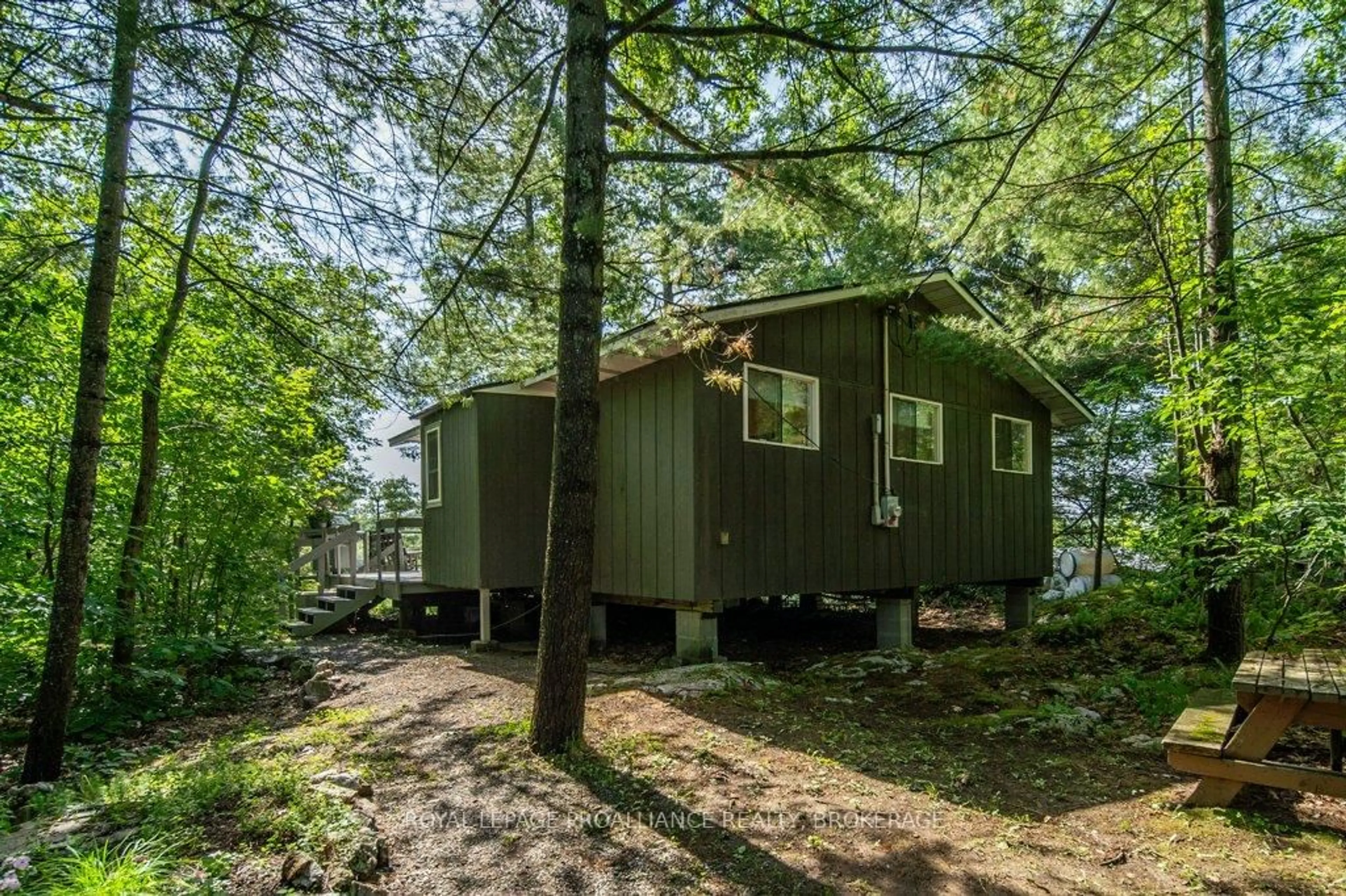 Shed for 811 Hermit Thrush Lane, Leeds and the Thousand Islands Ontario K0H 2N0
