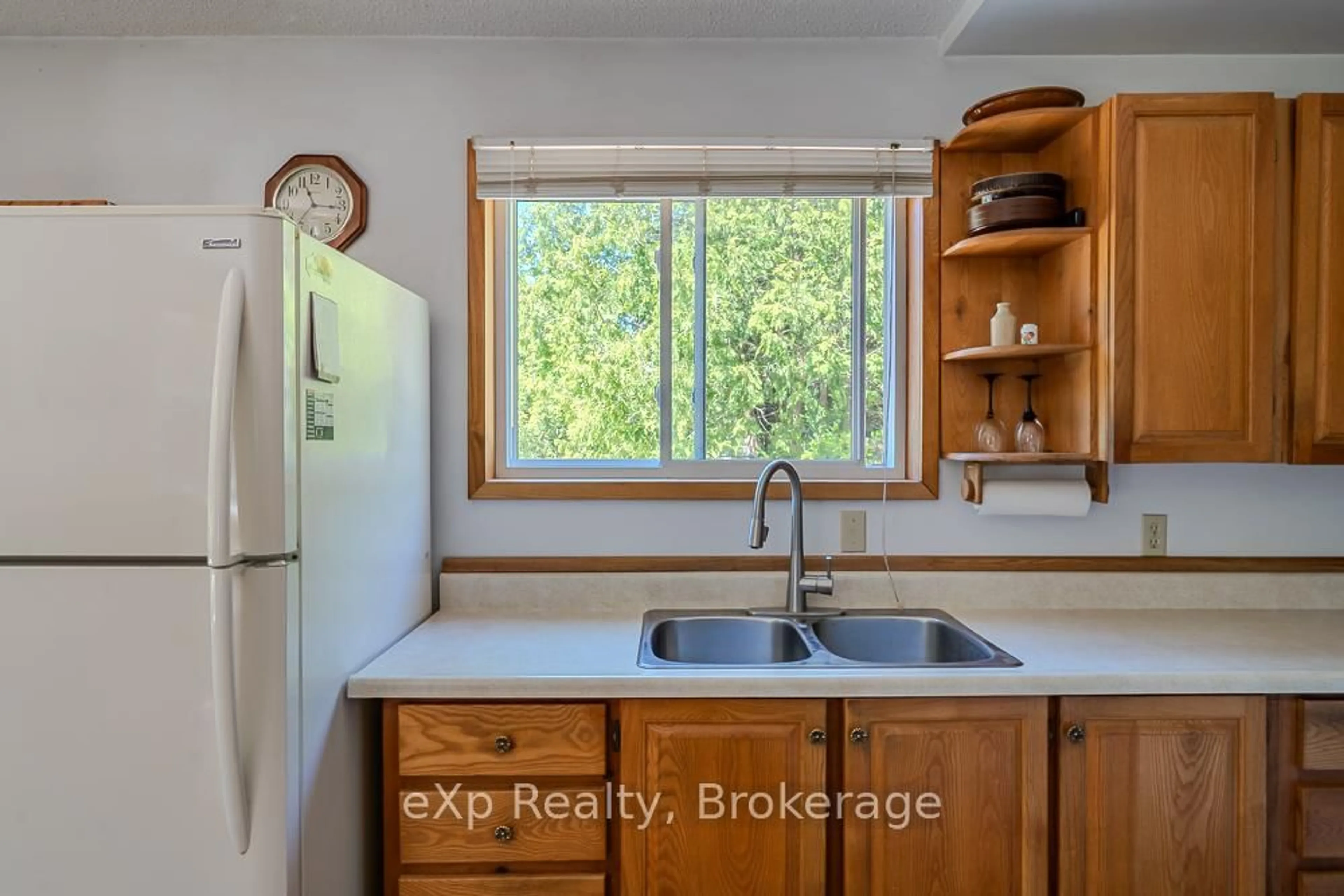 Standard kitchen, ceramic/tile floor for 11 Marigold St, South Bruce Peninsula Ontario N0H 1X0