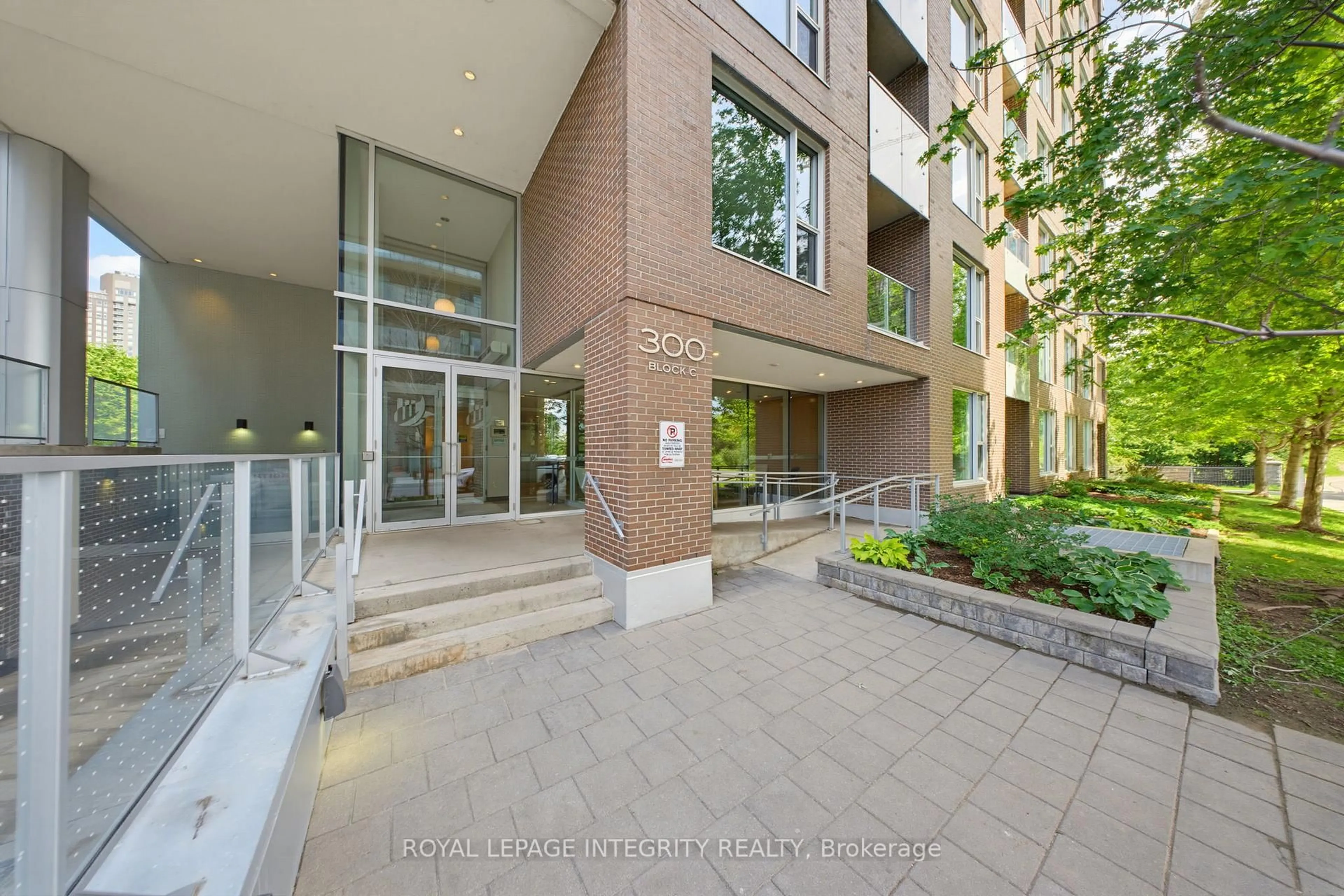 Indoor foyer for 300 C Lett St #328, Ottawa Ontario K1R 0A8