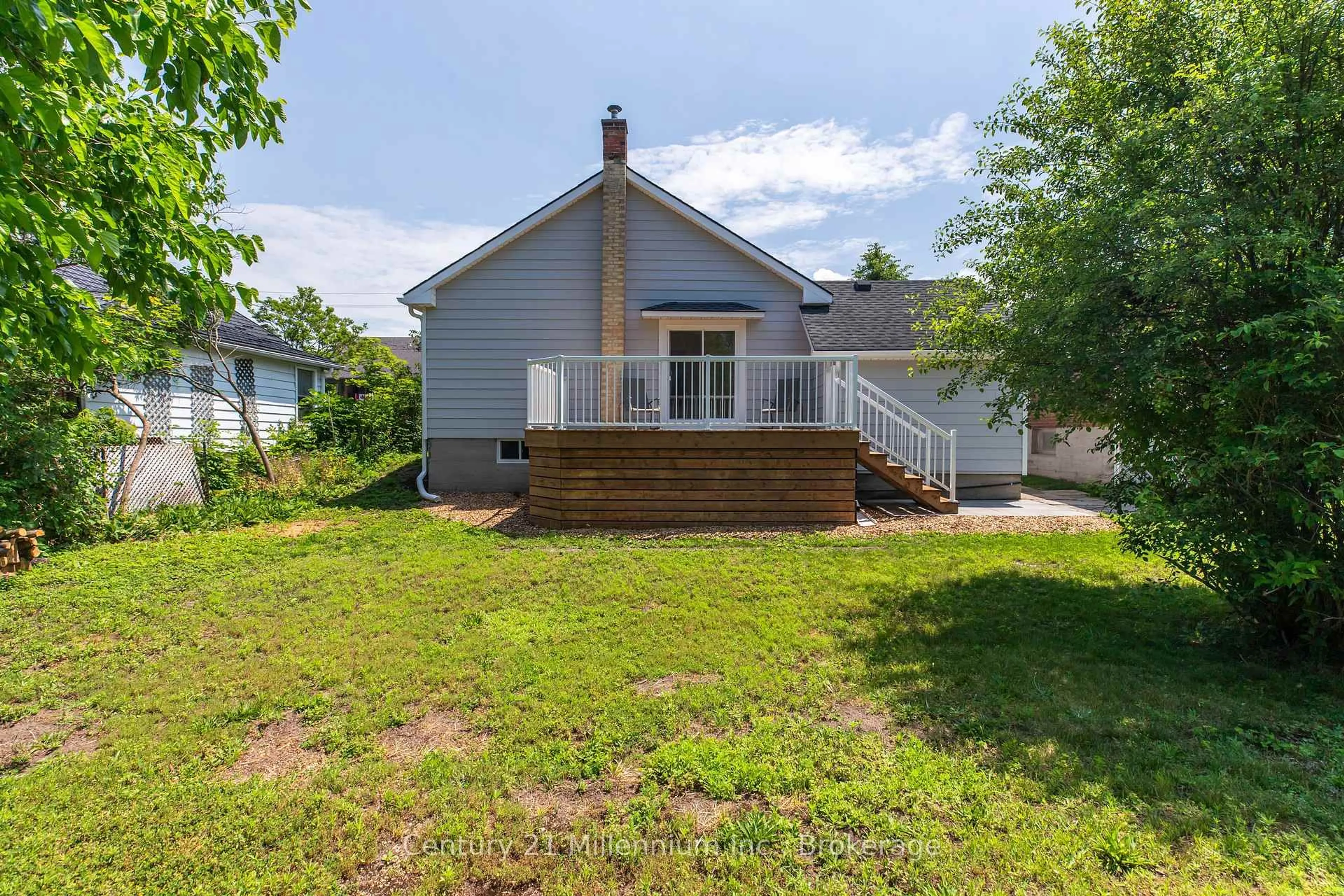 A pic from outside/outdoor area/front of a property/back of a property/a pic from drone, unknown for 902 Huron Terr, Kincardine Ontario N2Z 2Y1
