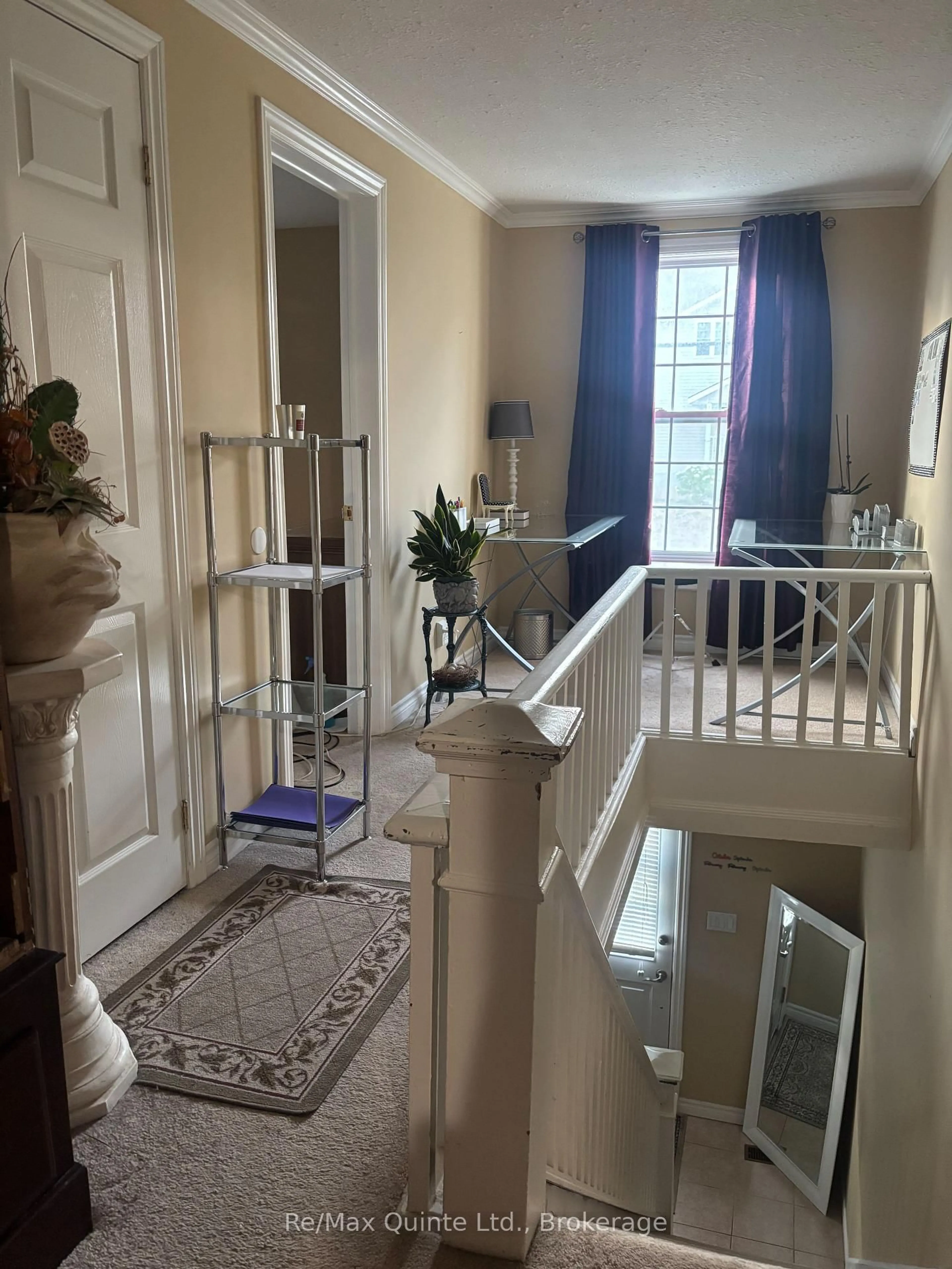 Indoor foyer for 97 Spring St, Quinte West Ontario K8V 3Y9