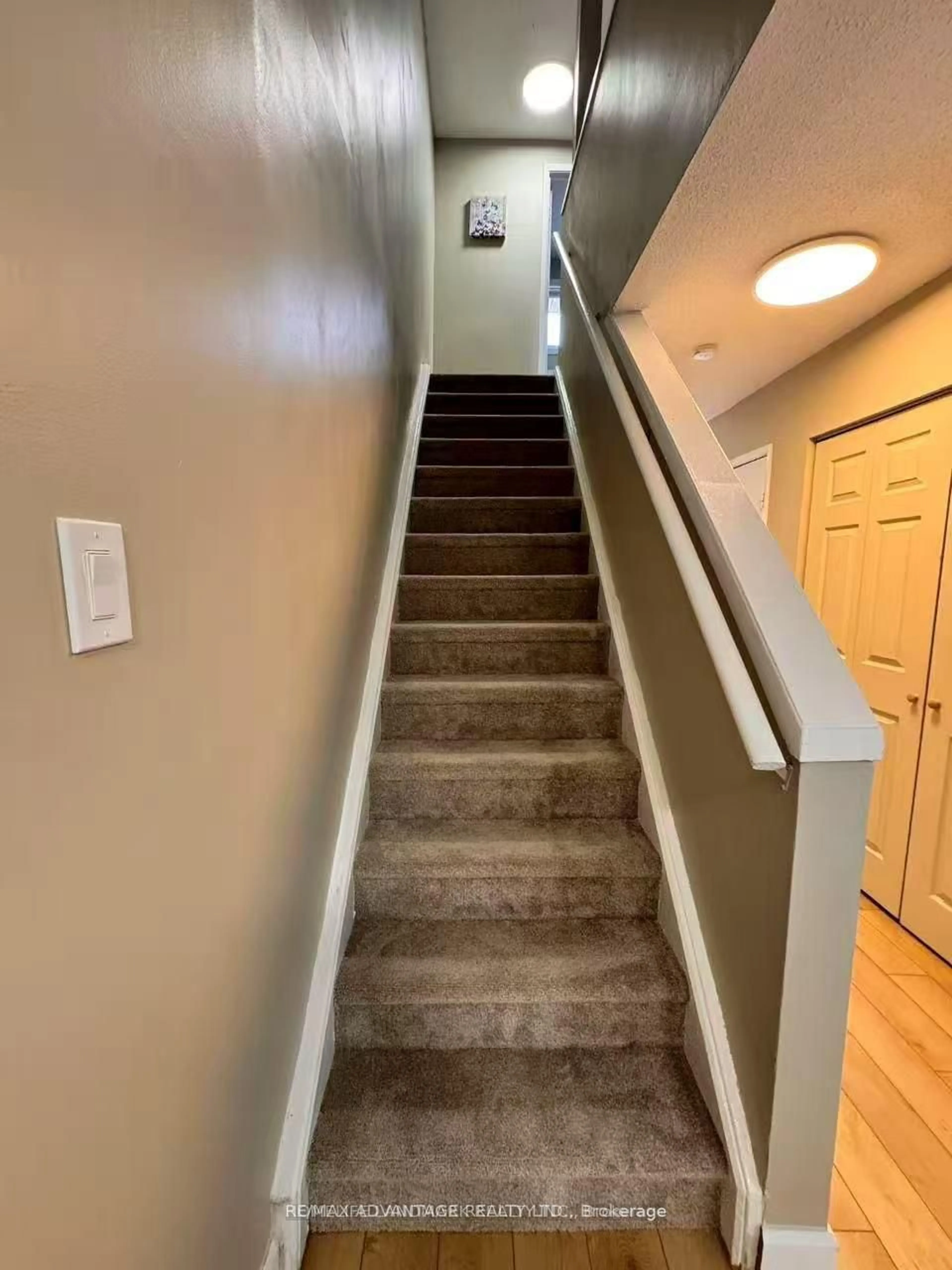 Stairs for 550 Second St #45, London East Ontario N5V 3S3