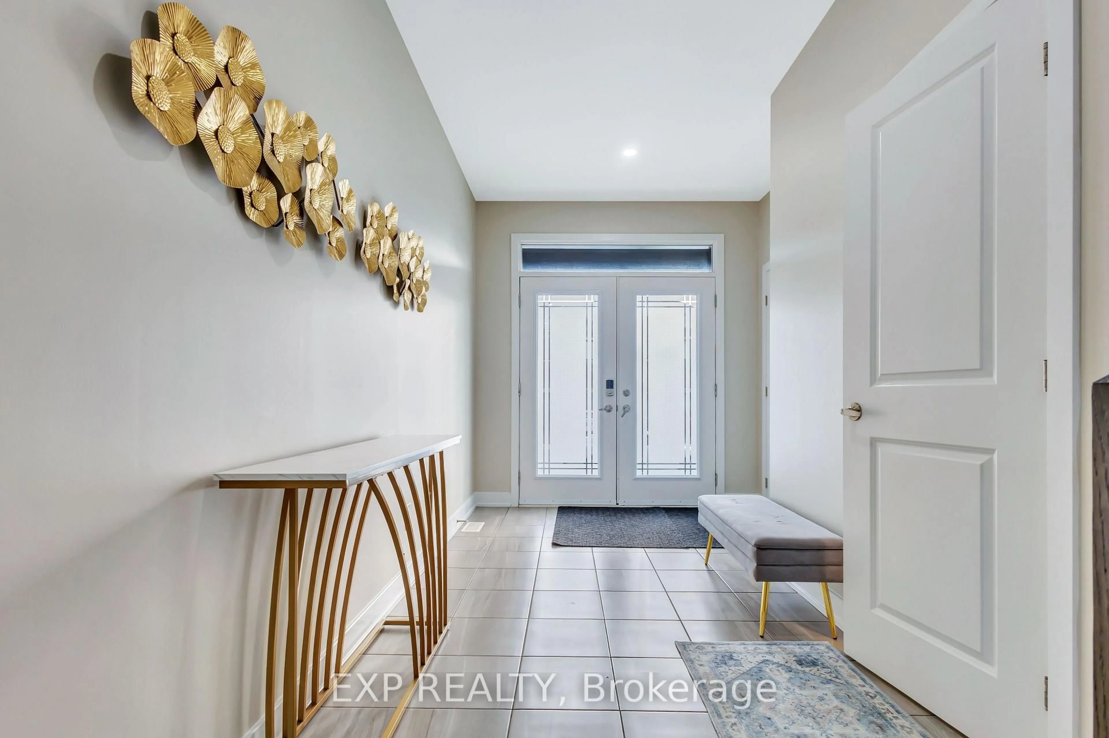 Indoor entryway for 1007 Hydrangea Ave, Manotick Ontario K4M 0L4