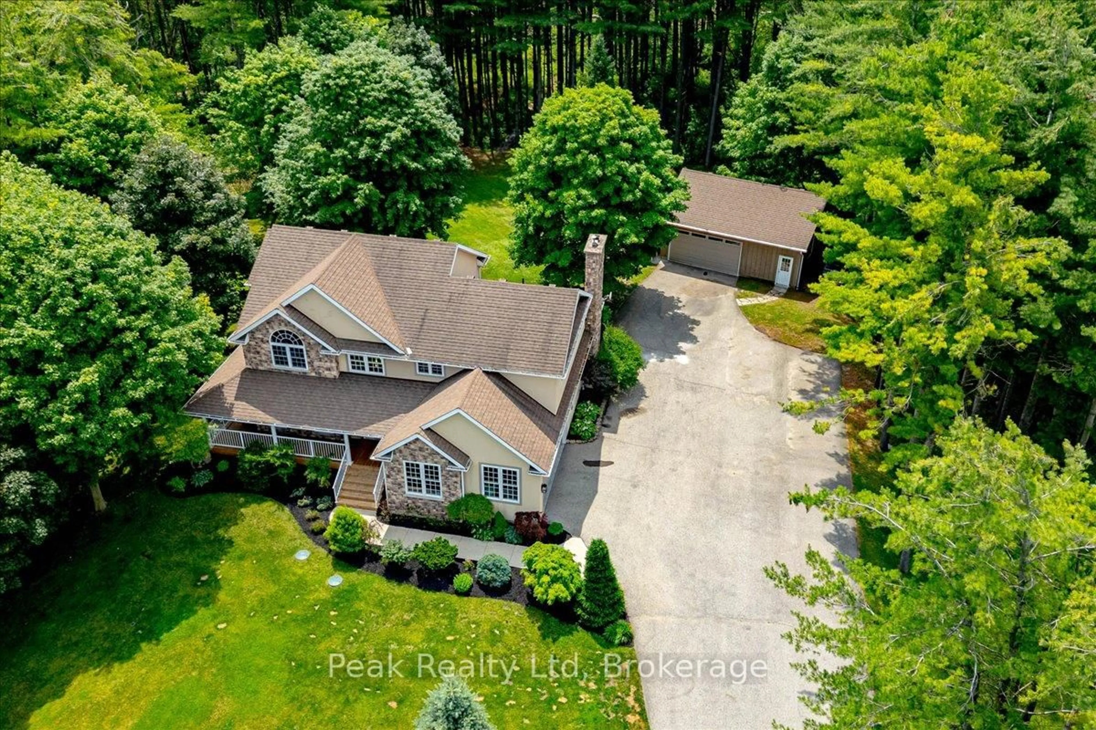 A pic from outside/outdoor area/front of a property/back of a property/a pic from drone, street for 218 WILSON Ave, Norfolk Ontario N4B 2W5