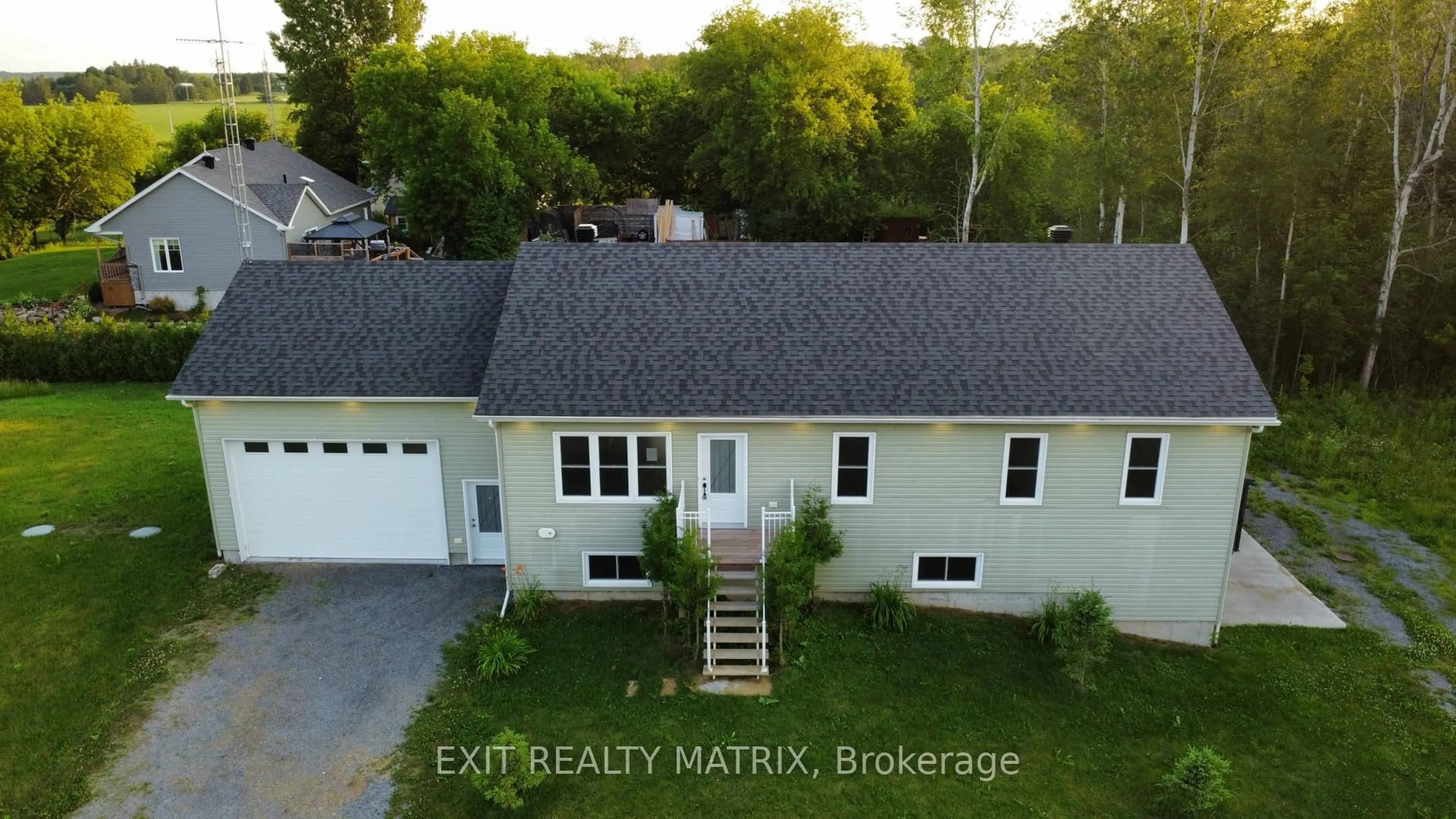 A pic from outside/outdoor area/front of a property/back of a property/a pic from drone, unknown for 21992 Beauchamp Dr, South Glengarry Ontario K0C 1Z0