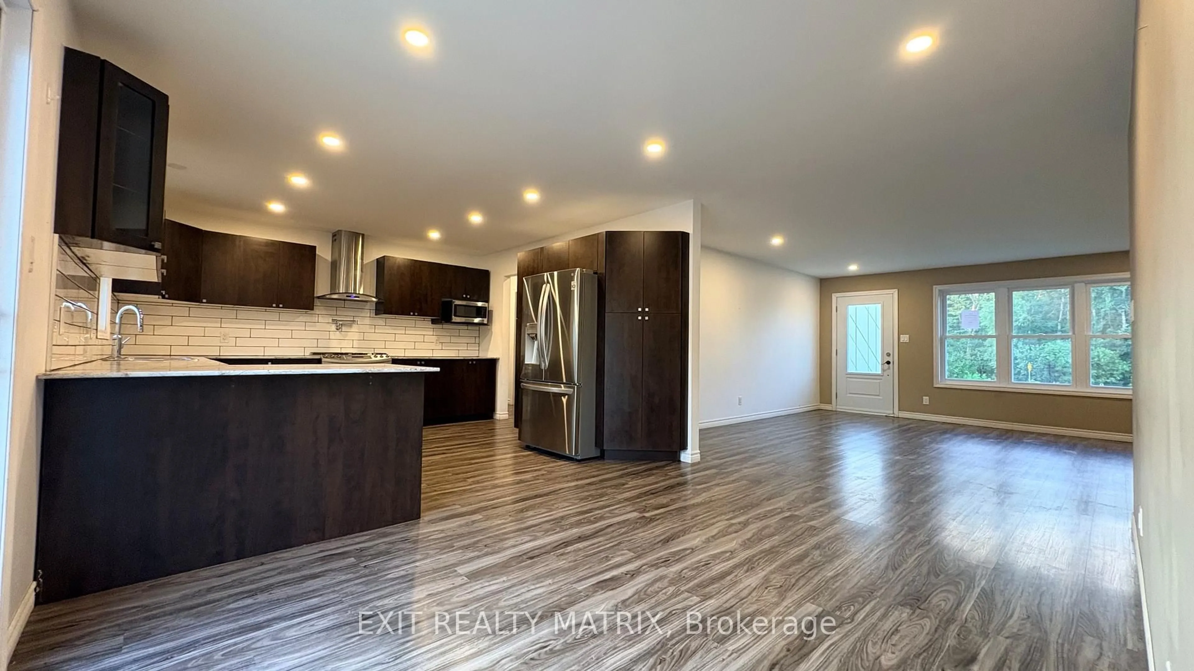 Open concept kitchen, wood/laminate floor for 21992 Beauchamp Dr, South Glengarry Ontario K0C 1Z0