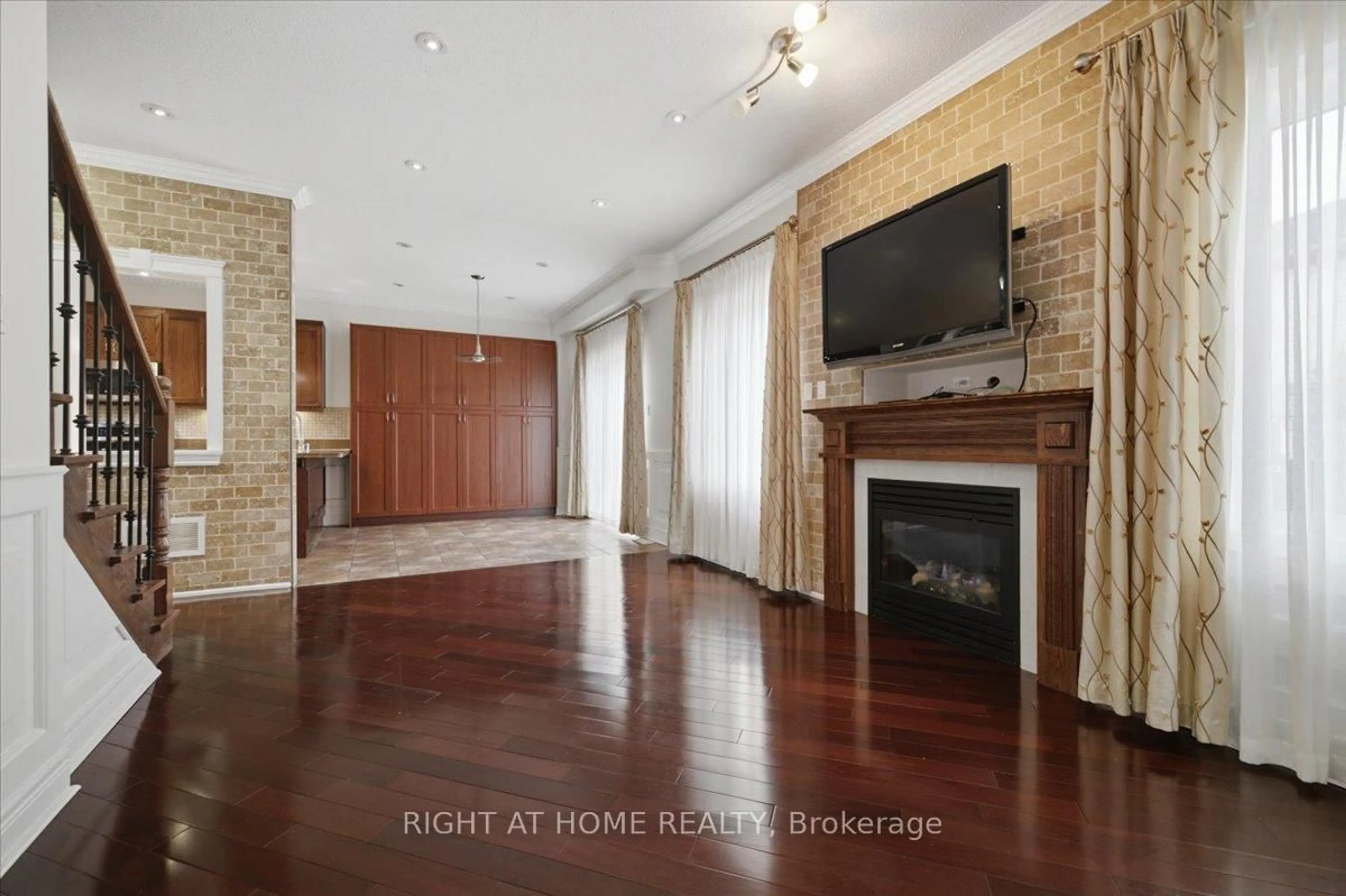 A pic of a room for 15 Willowbanks Terr, Hamilton Ontario L8E 0C2