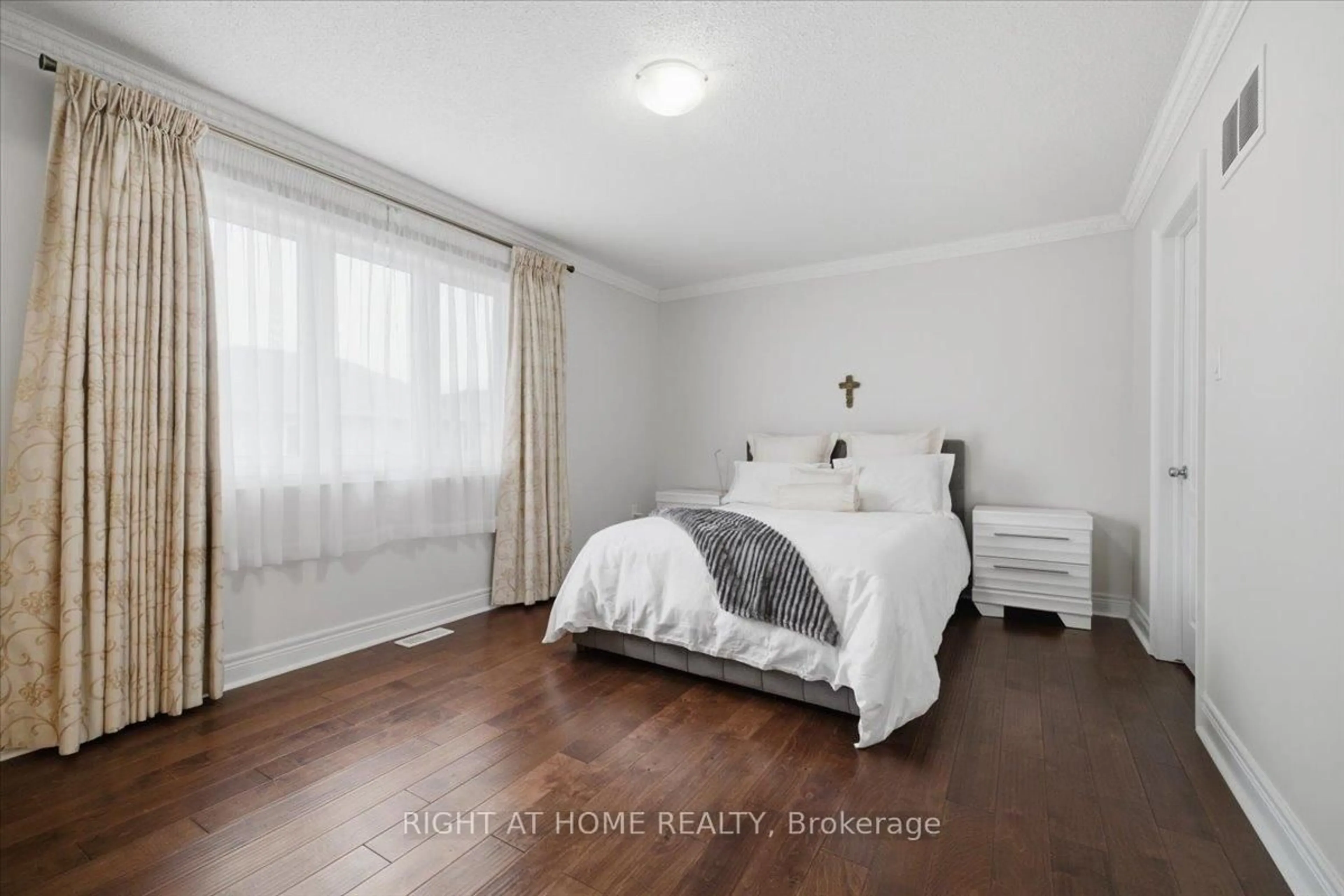 Bedroom with bed, wood/laminate floor for 15 Willowbanks Terr, Hamilton Ontario L8E 0C2