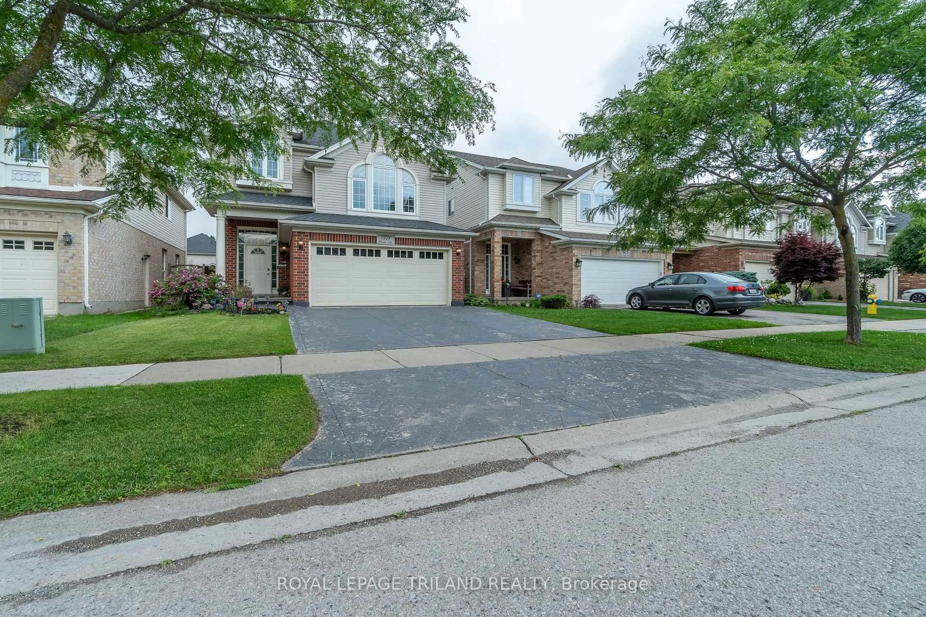 A pic from outside/outdoor area/front of a property/back of a property/a pic from drone, street for 1817 Gough Ave, London North Ontario N5X 4P6