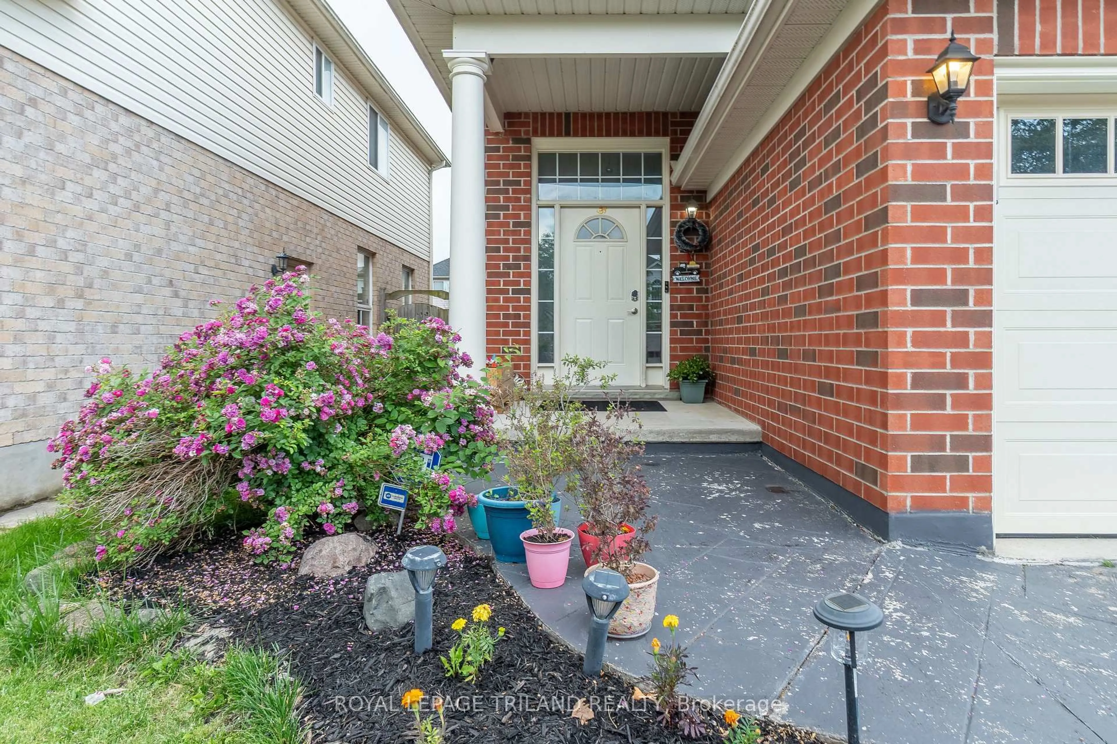 Unknown for 1817 Gough Ave, London North Ontario N5X 4P6