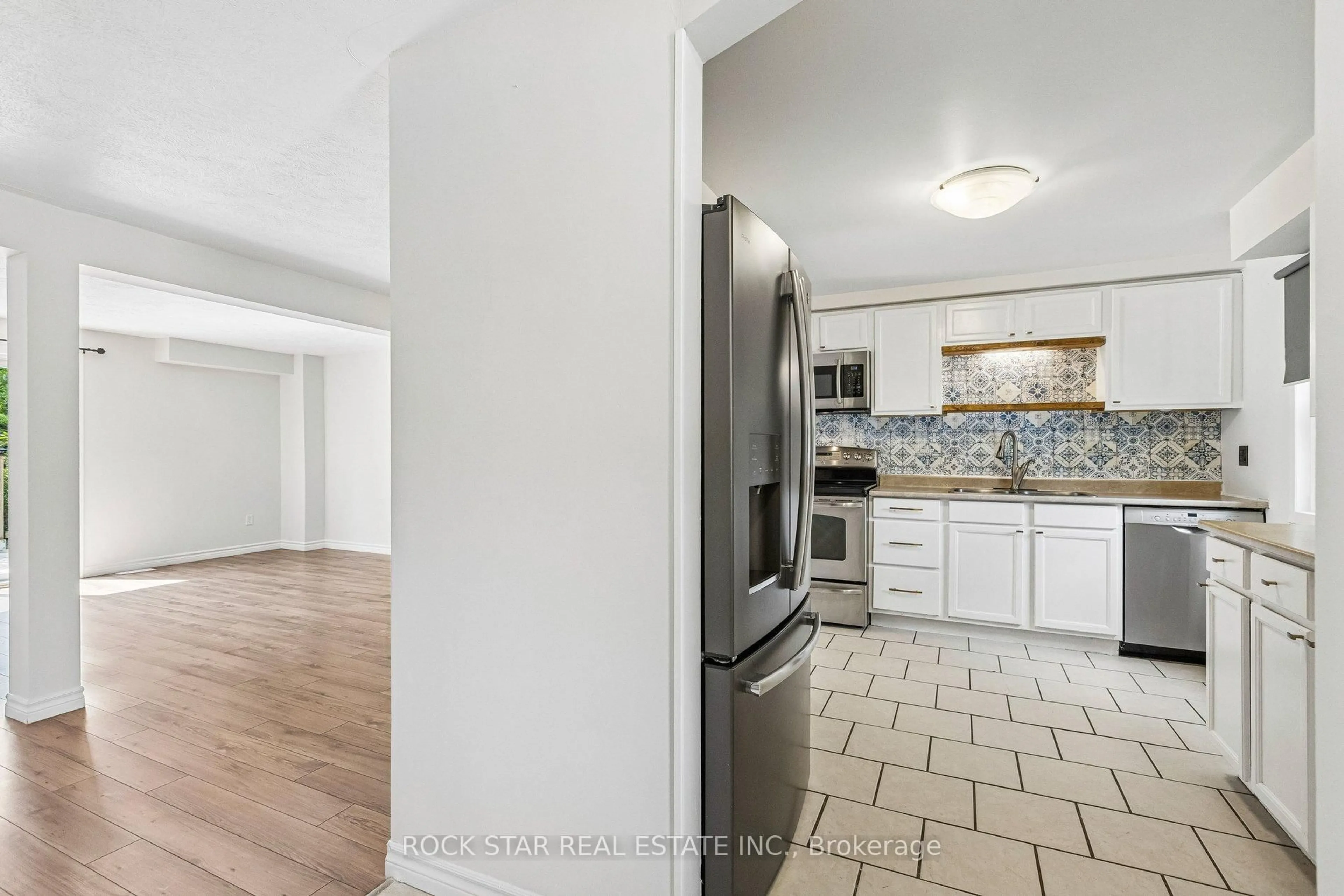 Open concept kitchen, ceramic/tile floor for 305 Sekura St, Cambridge Ontario N1R 7V8