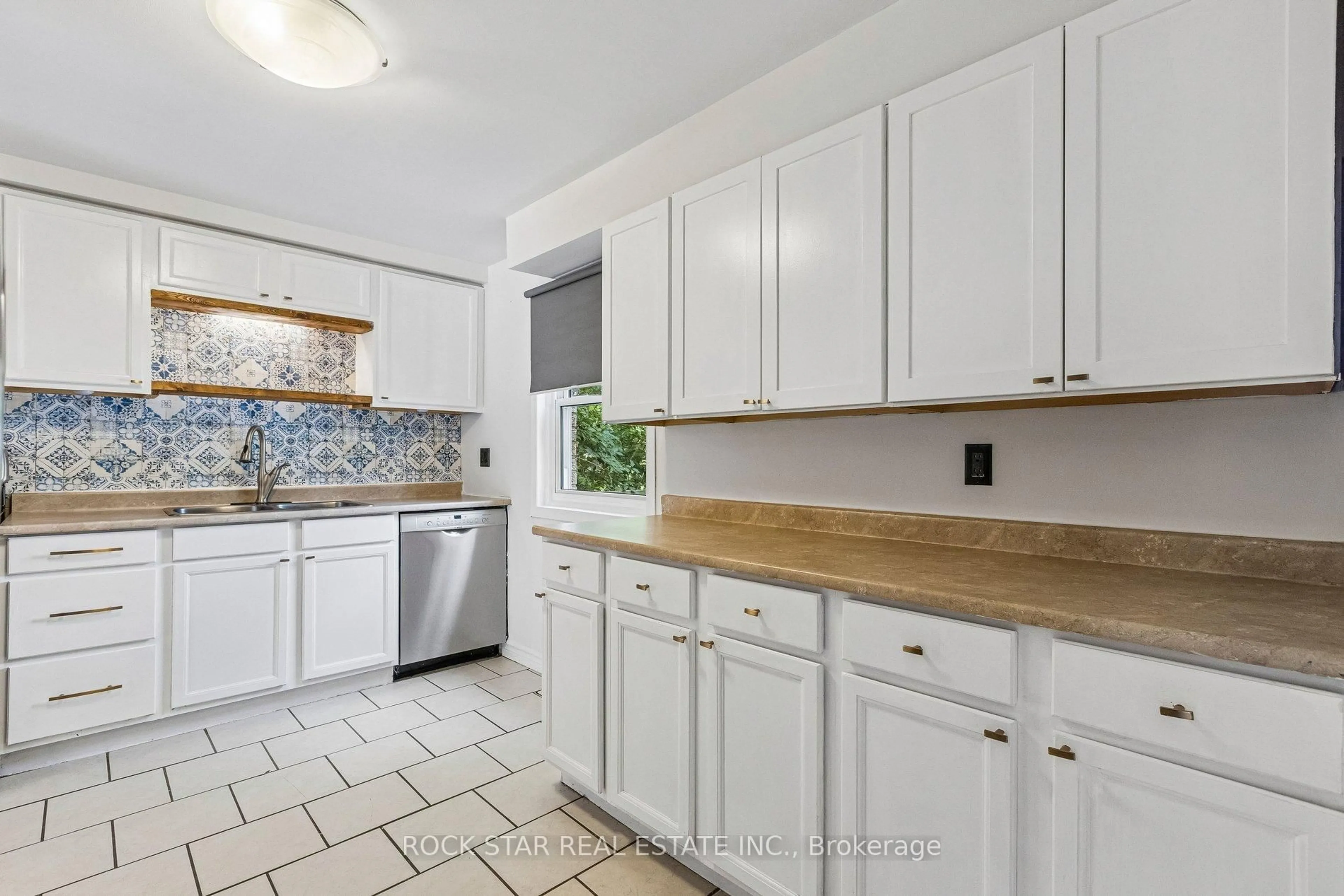 Standard kitchen, ceramic/tile floor for 305 Sekura St, Cambridge Ontario N1R 7V8