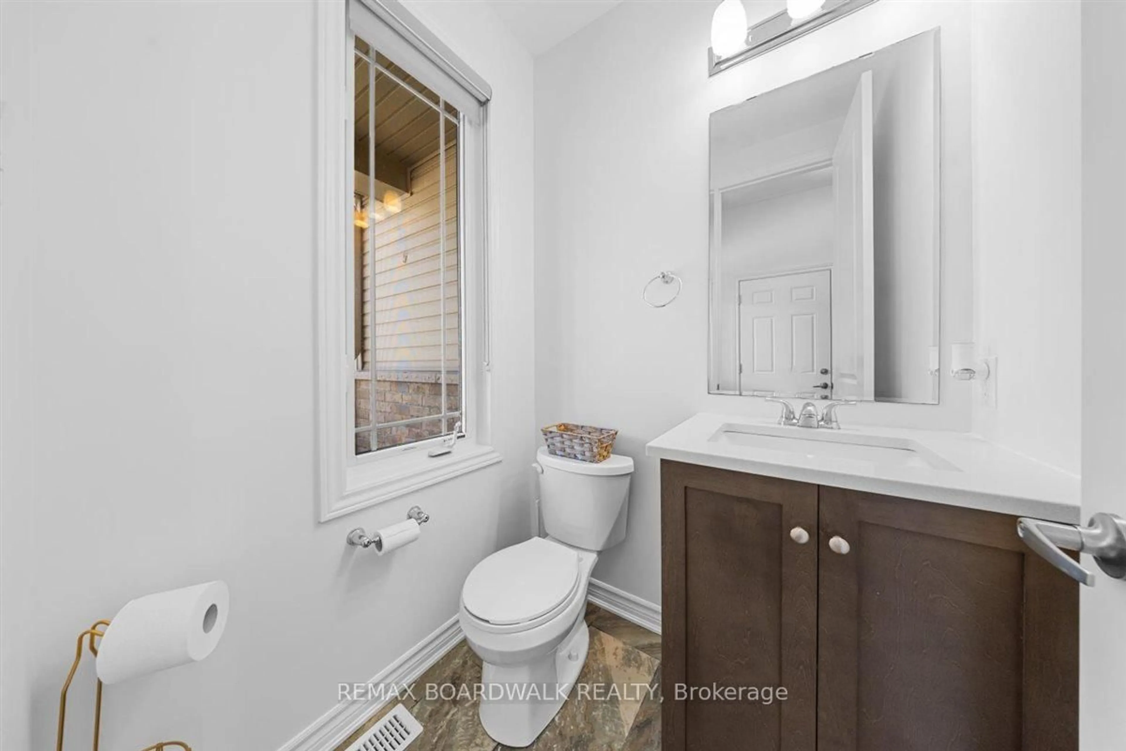 Standard bathroom, ceramic/tile floor for 446 Meadowbreeze Dr, Ottawa Ontario K2M 0L1