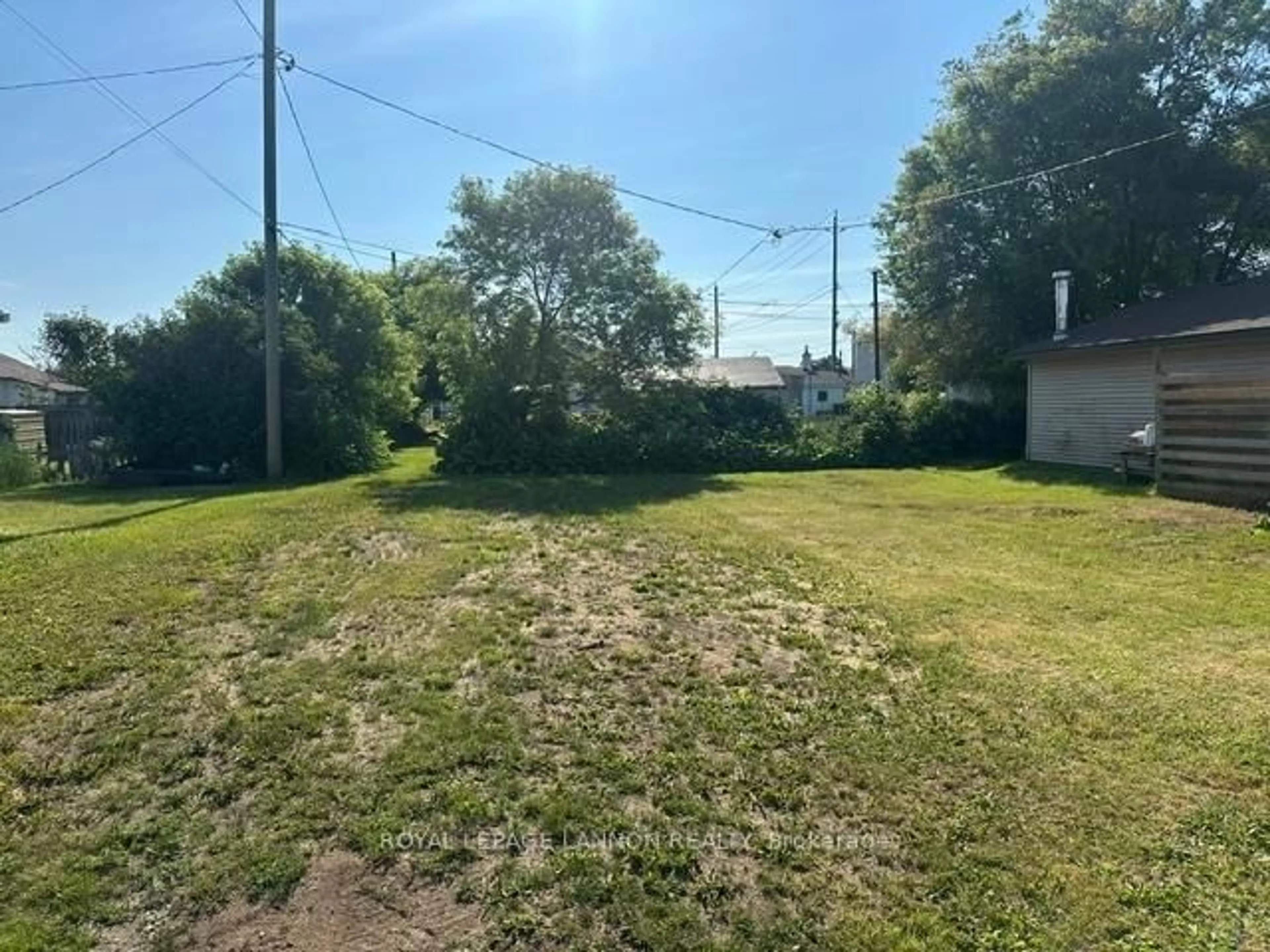 A pic from outside/outdoor area/front of a property/back of a property/a pic from drone, street for 1512 Broadmore Ave., Thunder Bay Ontario P7C 2Z2