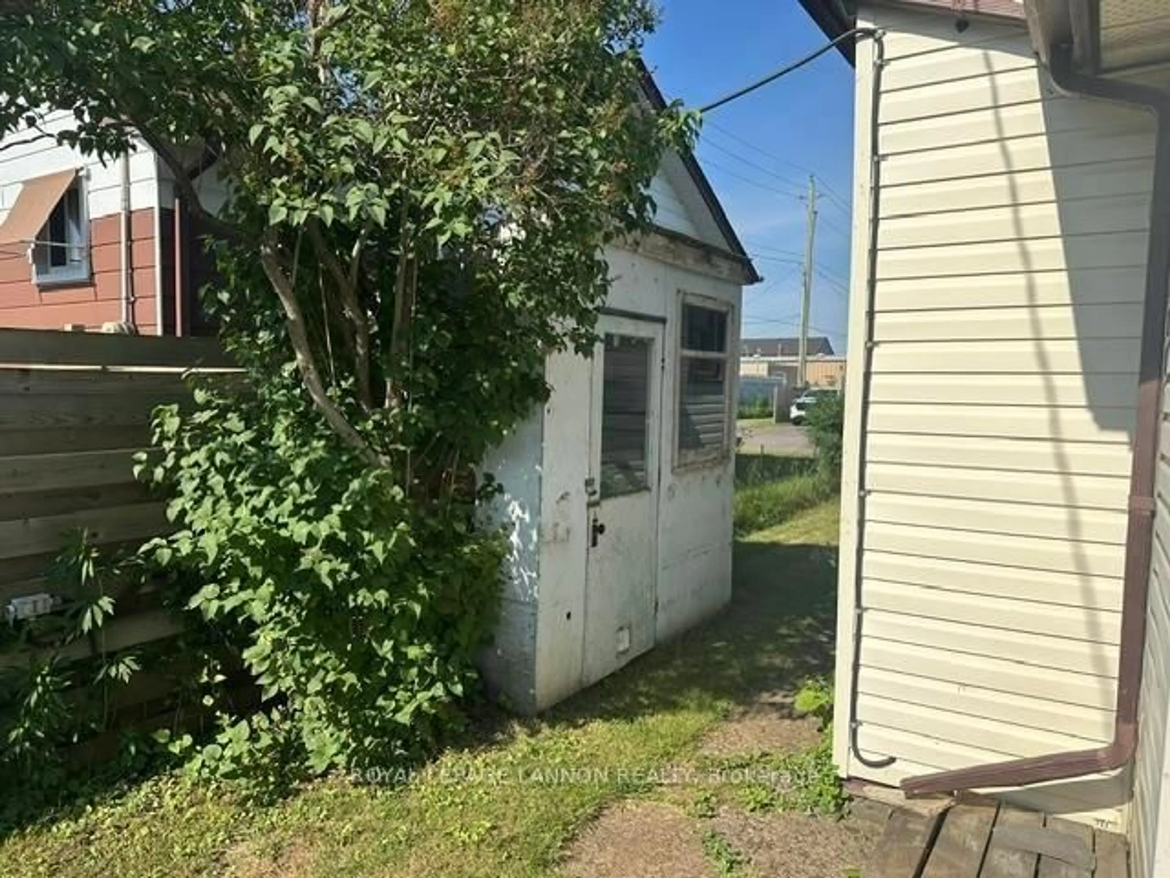 Shed for 1512 Broadmore Ave., Thunder Bay Ontario P7C 2Z2
