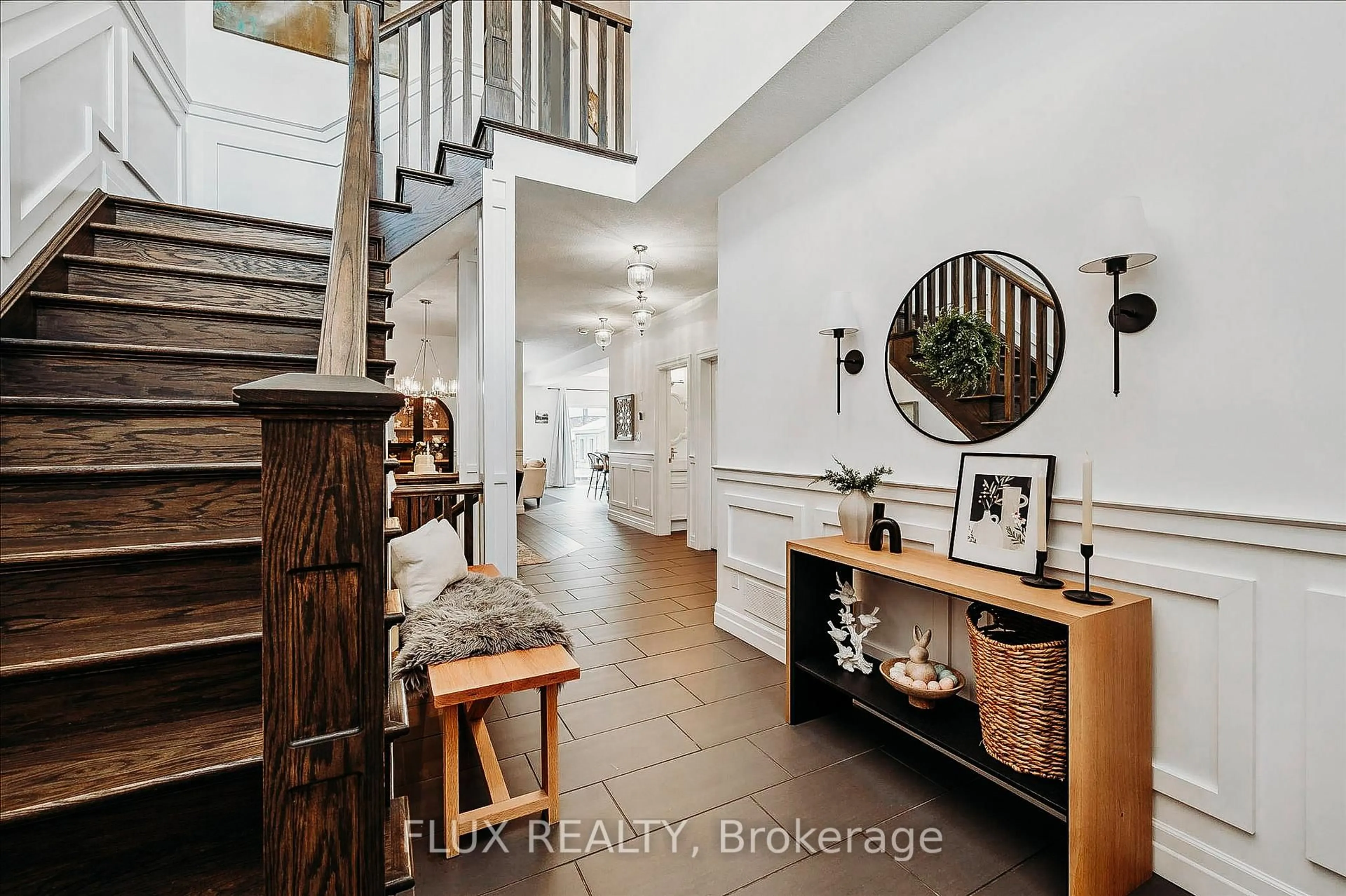 Indoor entryway for 157 Eaglecrest St, Waterloo Ontario N2K 0C5