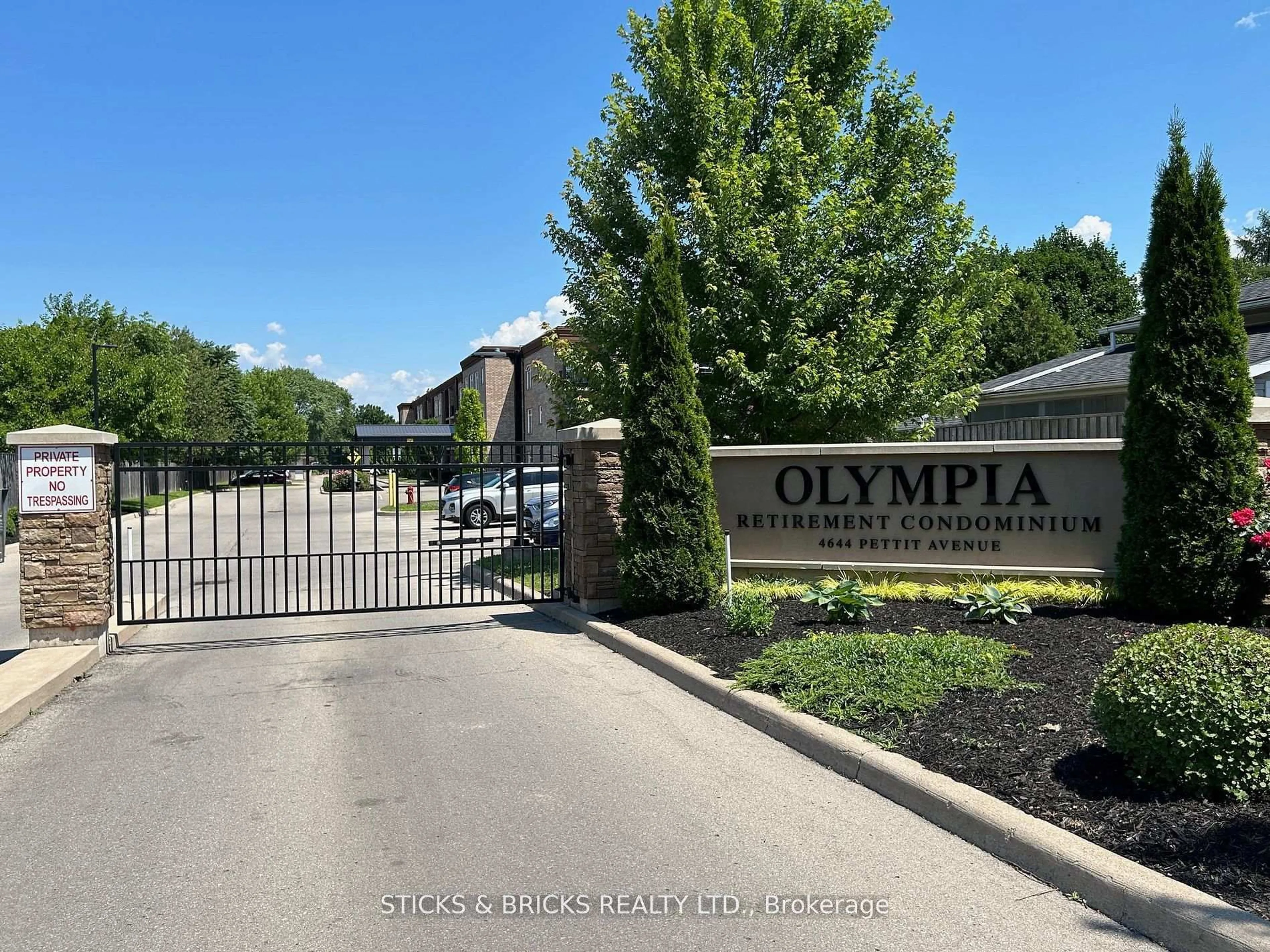 A pic from outside/outdoor area/front of a property/back of a property/a pic from drone, street for 4644 Pettit Ave #111, Niagara Falls Ontario L2E 0B4