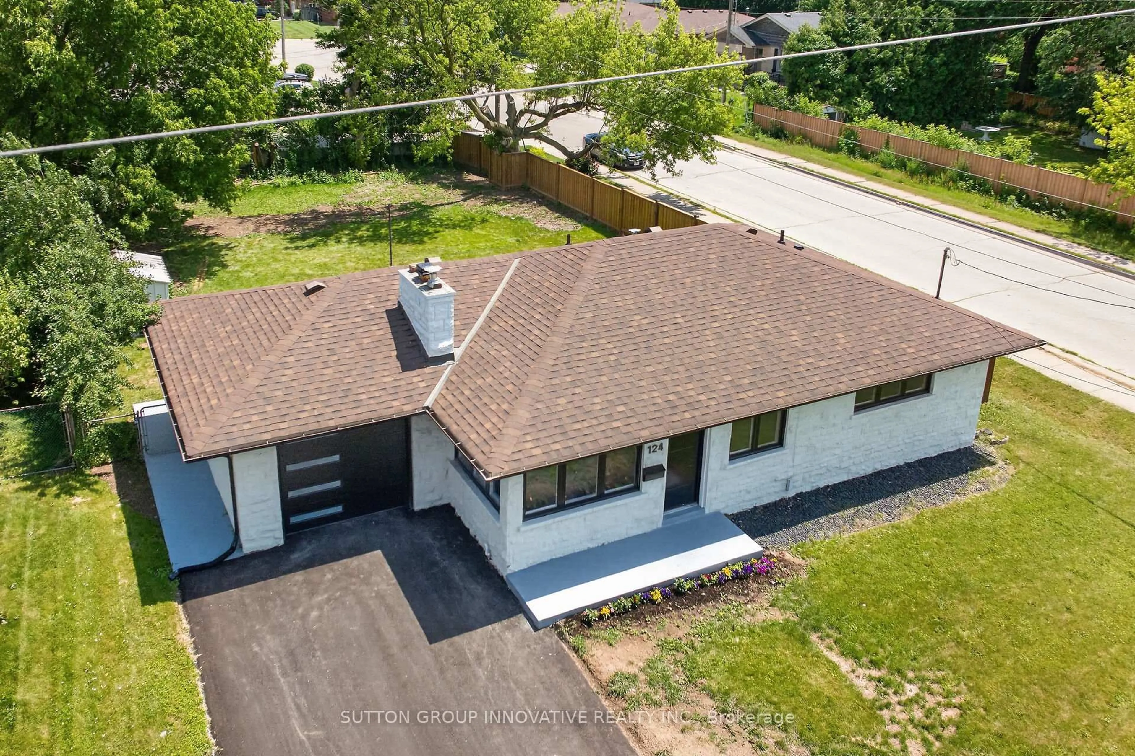 A pic from outside/outdoor area/front of a property/back of a property/a pic from drone, street for 124 Corman Ave, Hamilton Ontario L8G 3W4